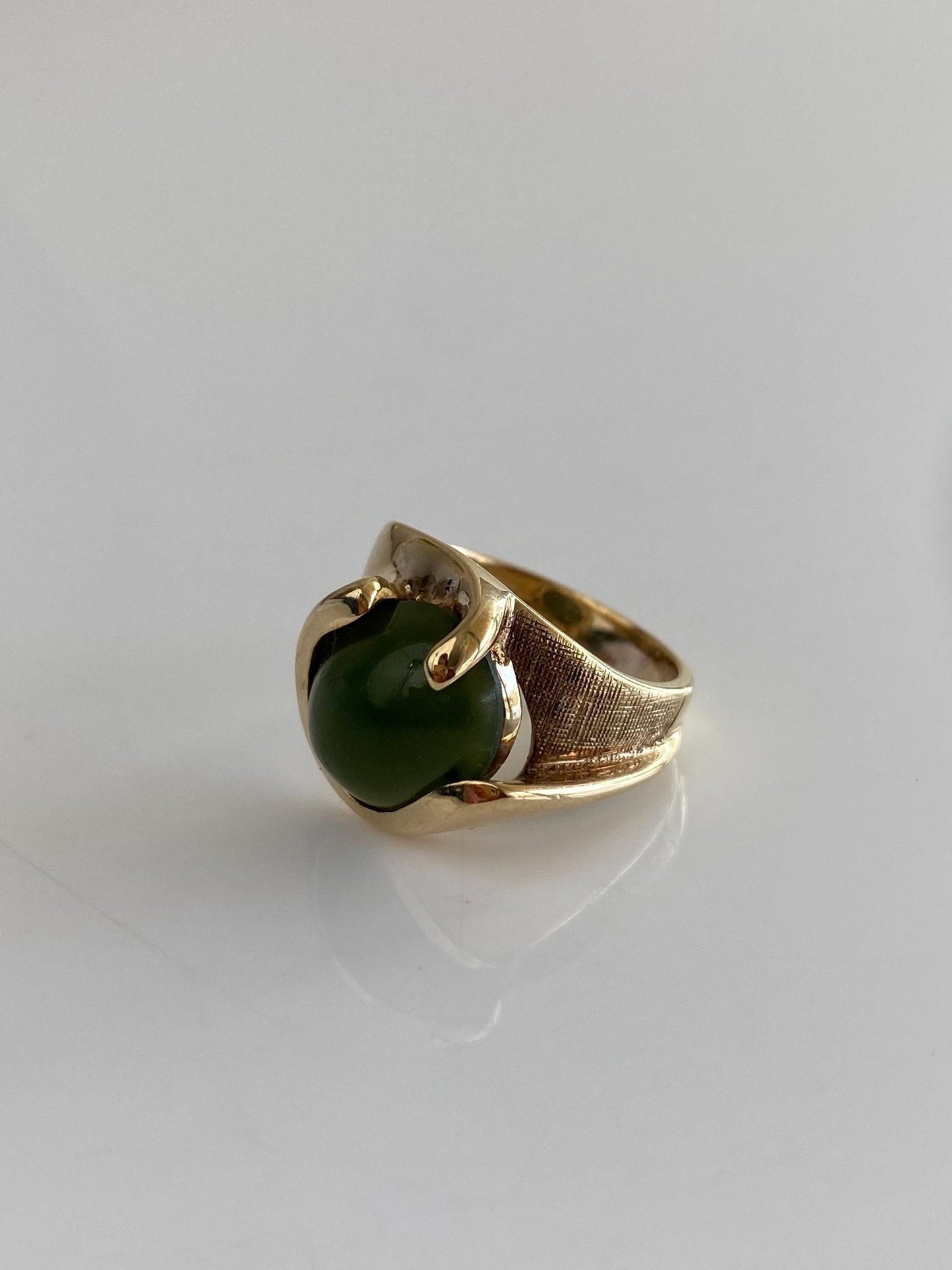 Vintage Solid 10k Yellow Gold Nephrite Ring - Size 5.25