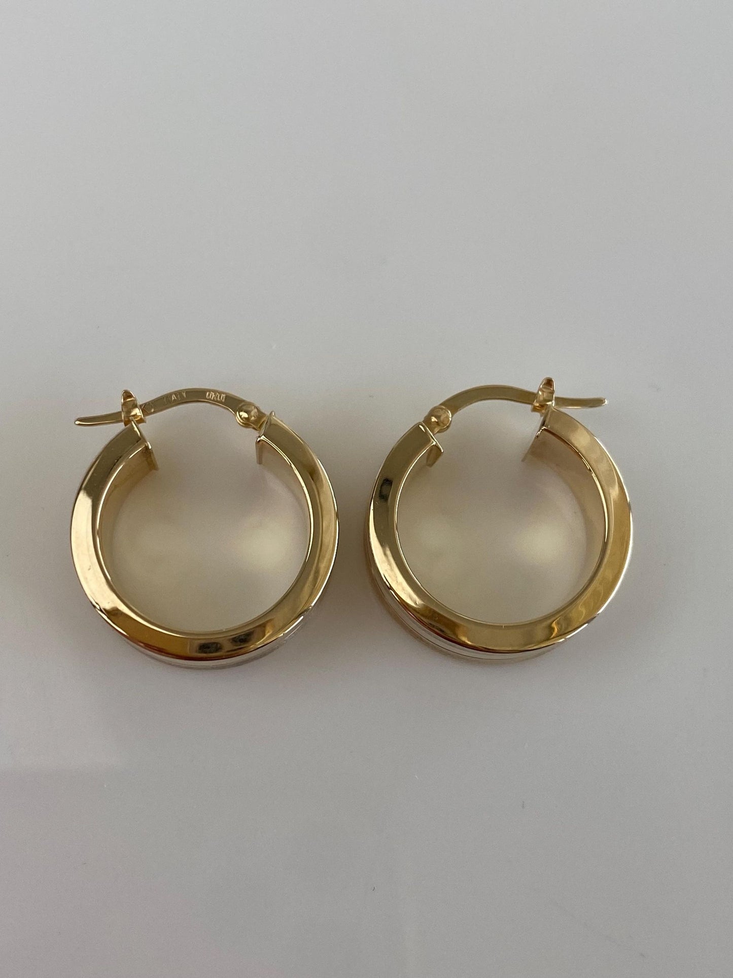 Vintage 14k Yellow Gold Satin Shiny Lined Design Straight Edge Hoop Earrings