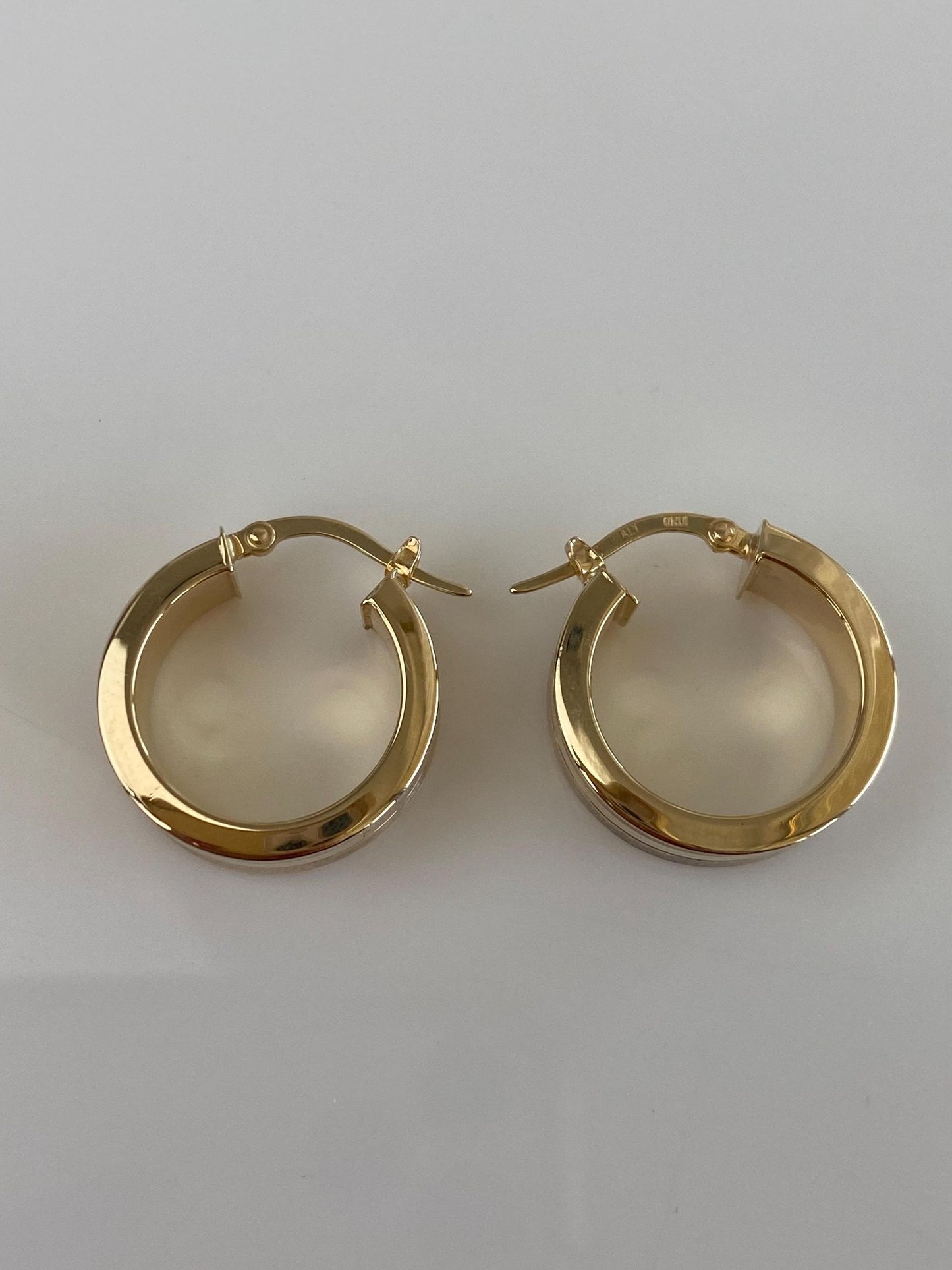 Vintage 14k Yellow Gold Satin Shiny Lined Design Straight Edge Hoop Earrings
