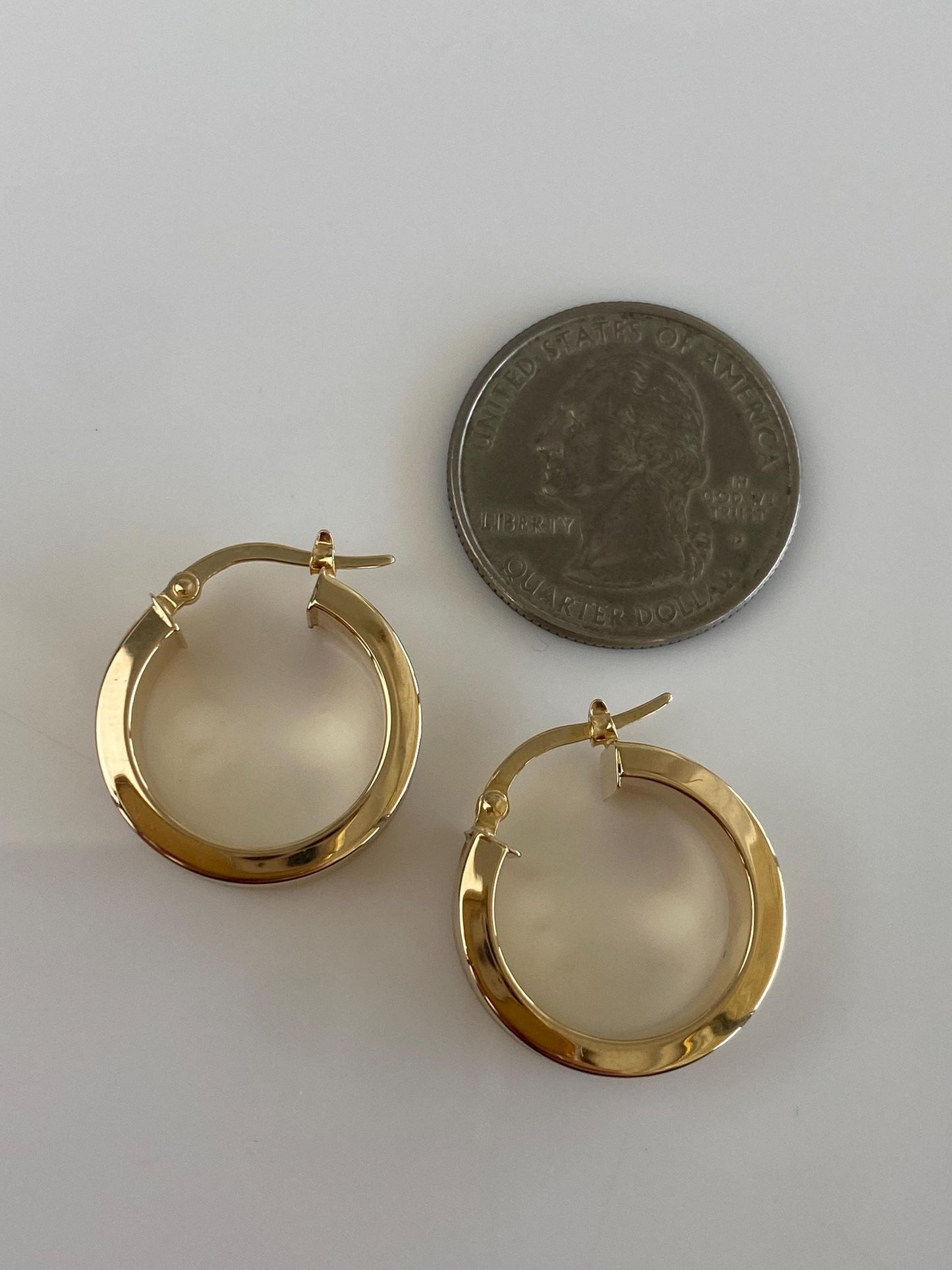 Vintage 14k Yellow Gold Satin Shiny Lined Design Straight Edge Hoop Earrings