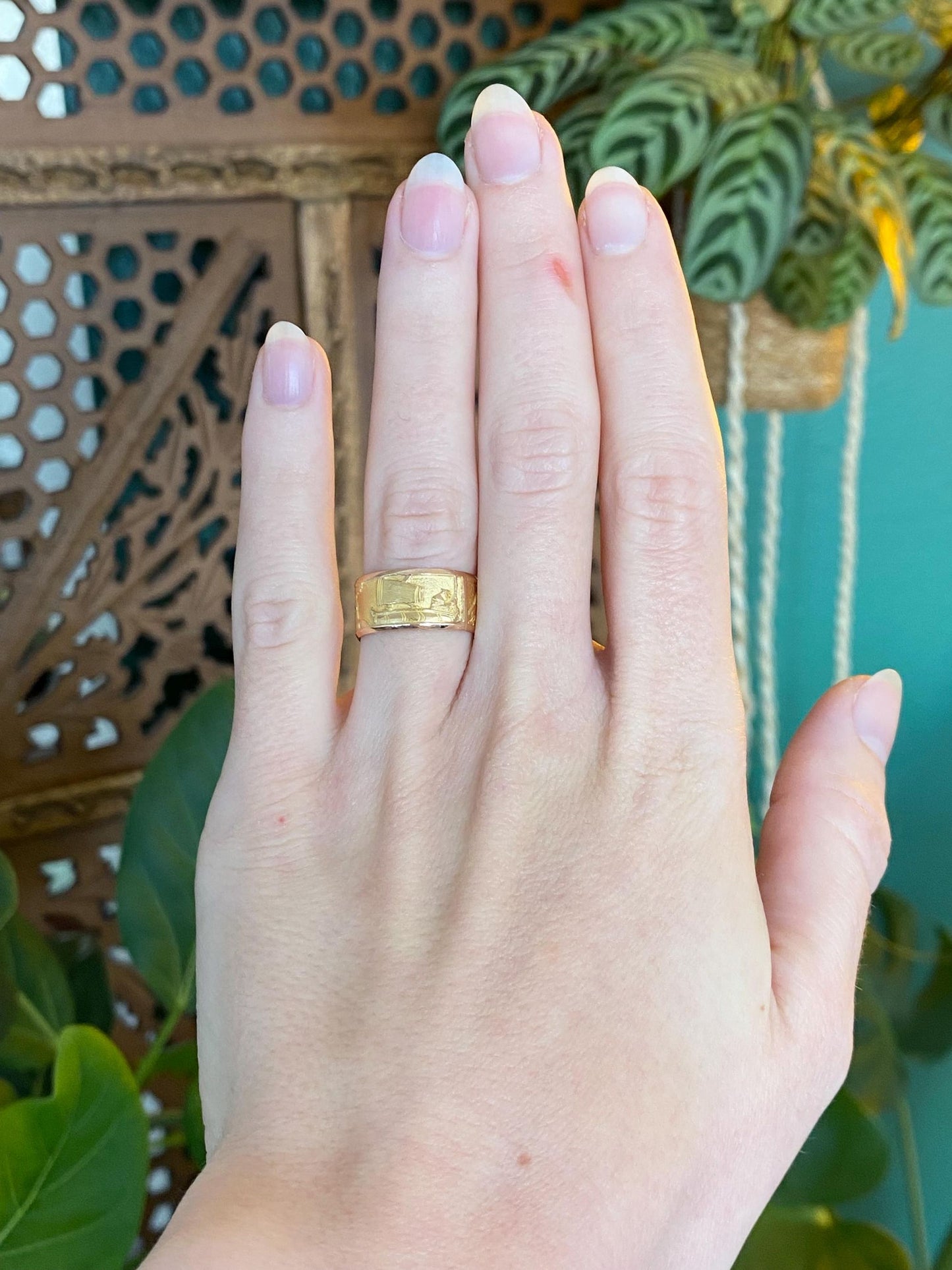 Vintage Solid 18k Yellow Gold Ring Band - Size 5.75