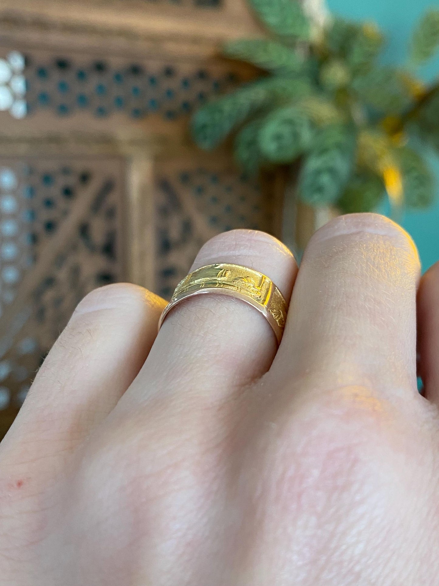 Vintage Solid 18k Yellow Gold Ring Band - Size 5.75