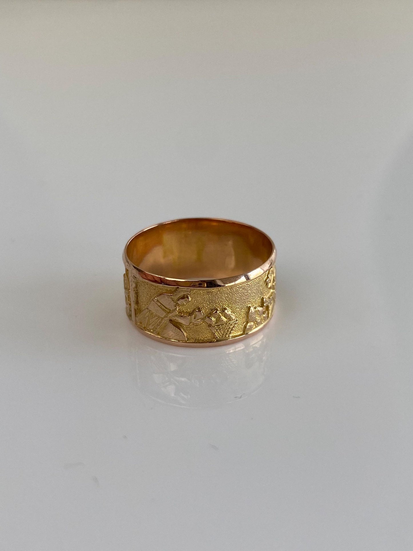 Vintage Solid 18k Yellow Gold Ring Band - Size 5.75
