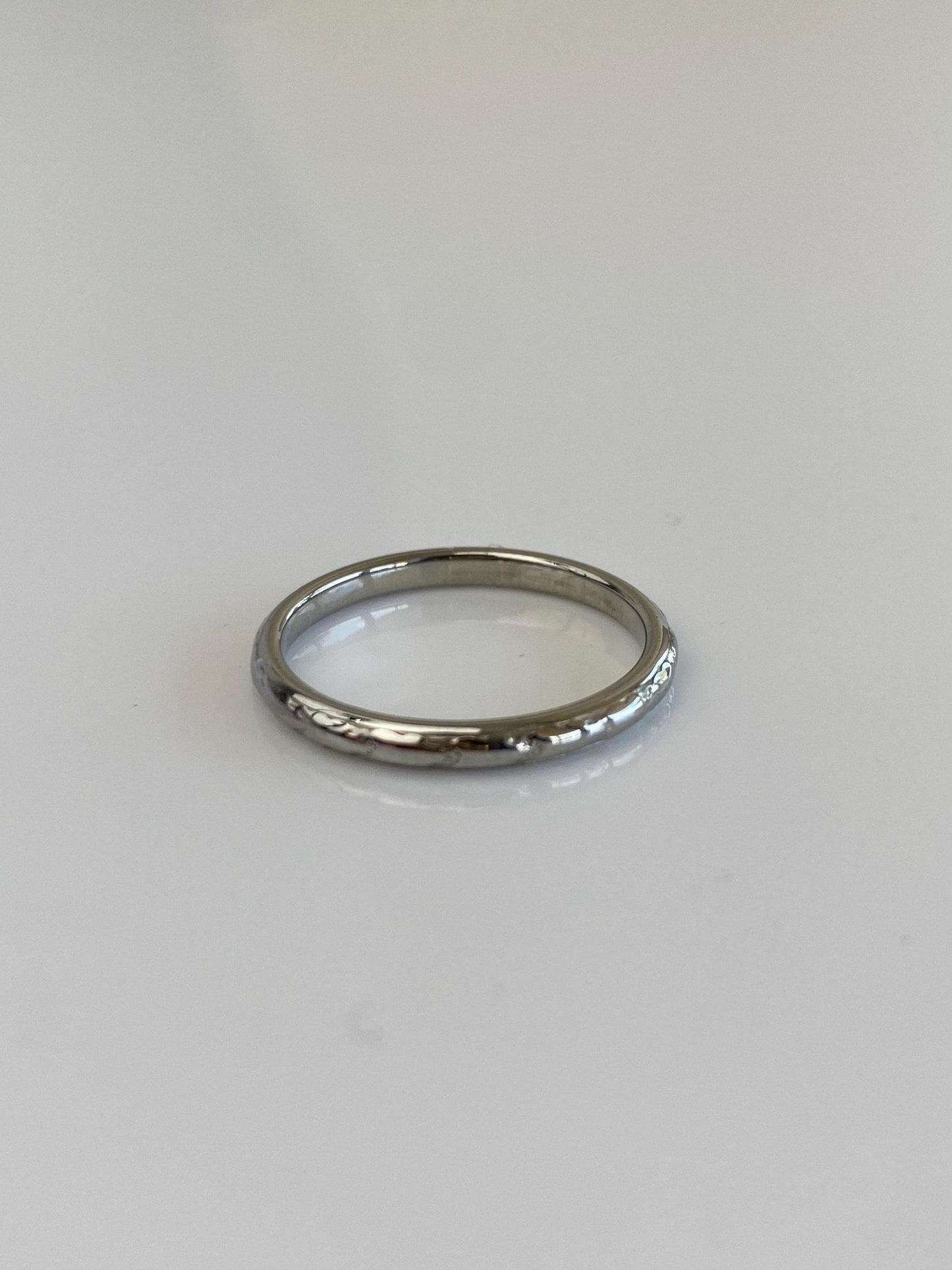 Vintage Solid 18k White Gold Designed Ring Band - Size 6.5