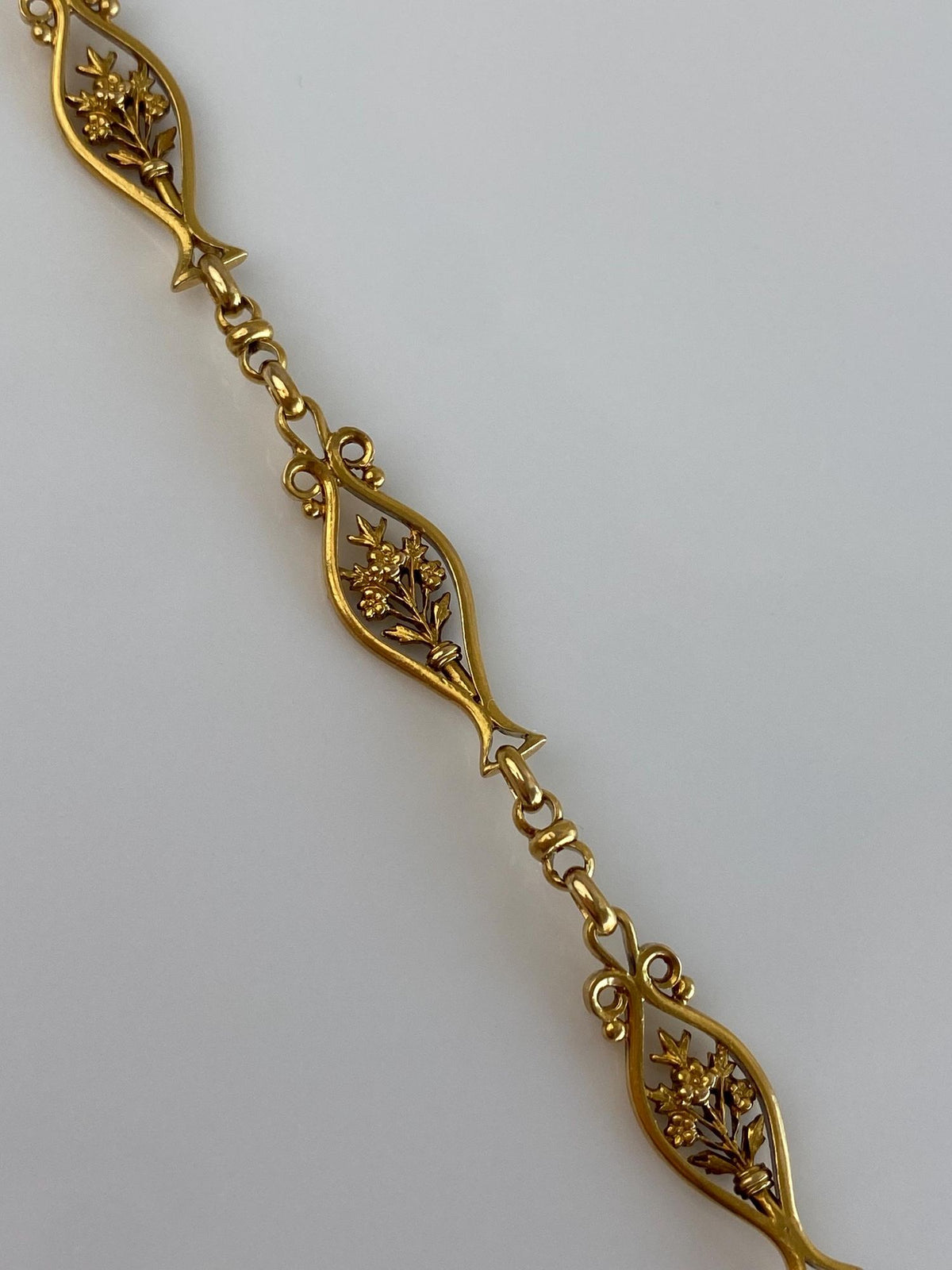Vintage Solid 22k Yellow Gold Floral Fancy Link Chain Bracelet - 7 inches