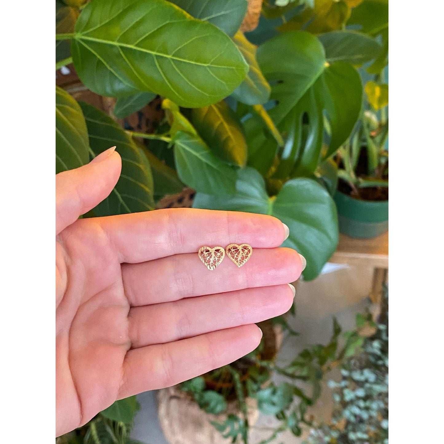 Solid 14k Yellow Gold Filigree Heart Stud Earrings