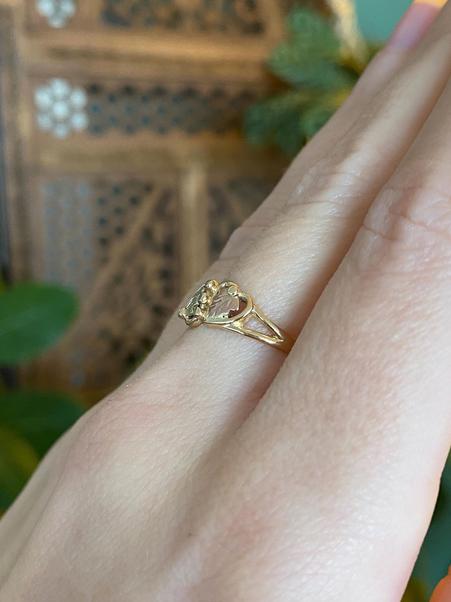 Vintage Solid 14k Black Hills Gold Leaf Heart Ring - Size 7.25