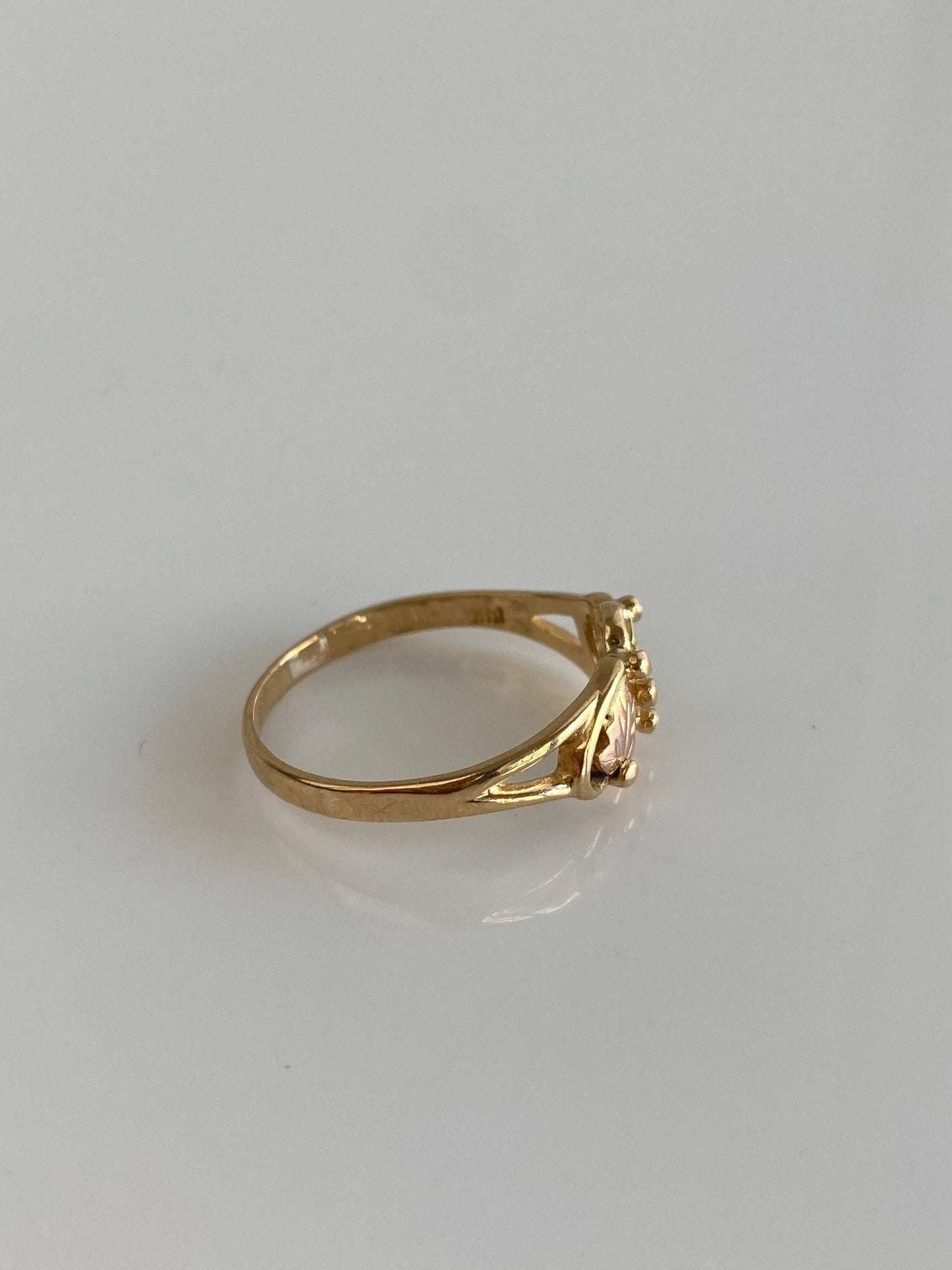 Vintage Solid 14k Black Hills Gold Leaf Heart Ring - Size 7.25