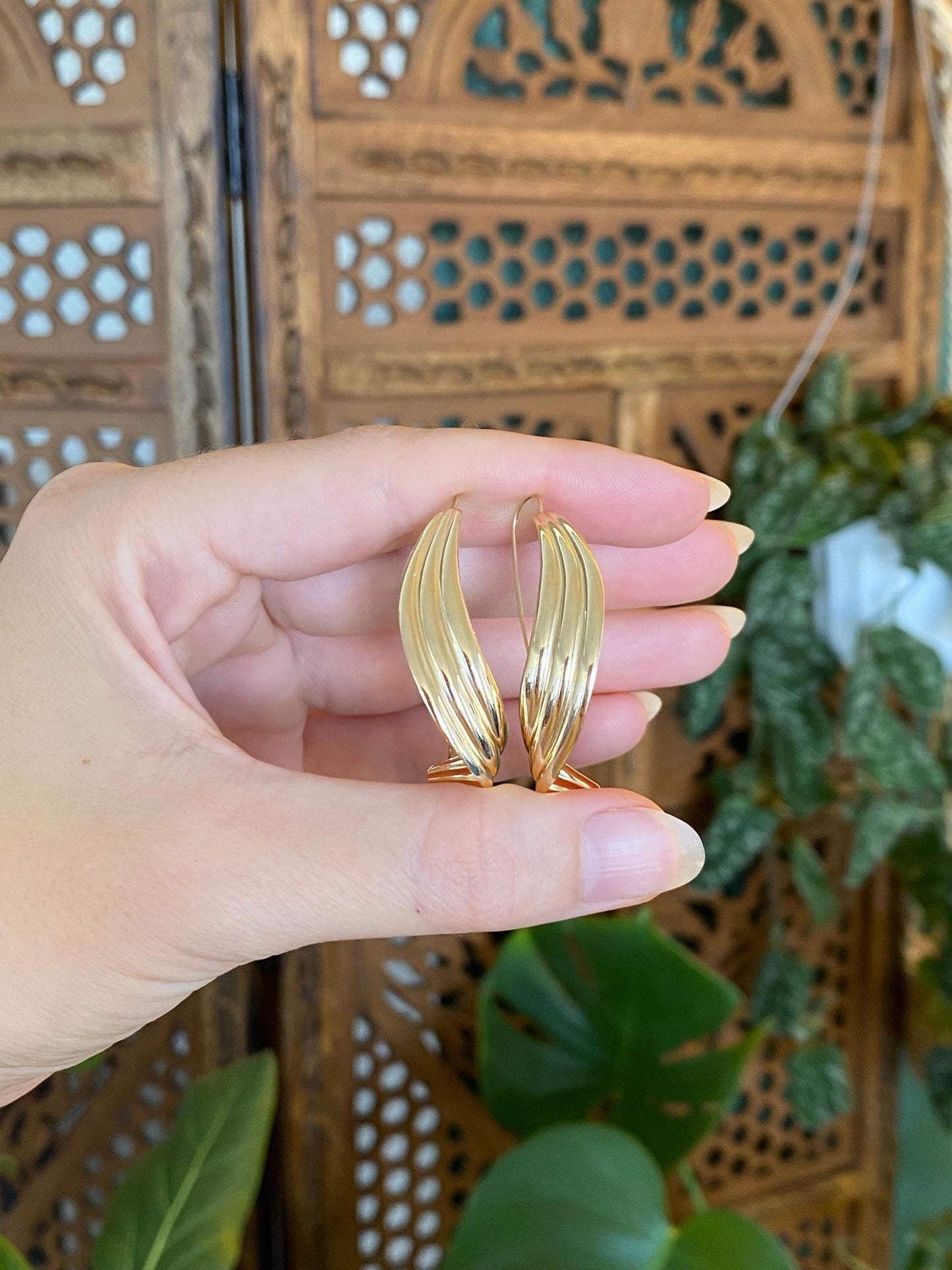 Vintage Solid 14k Yellow Gold Lined Twist Drop Earrings
