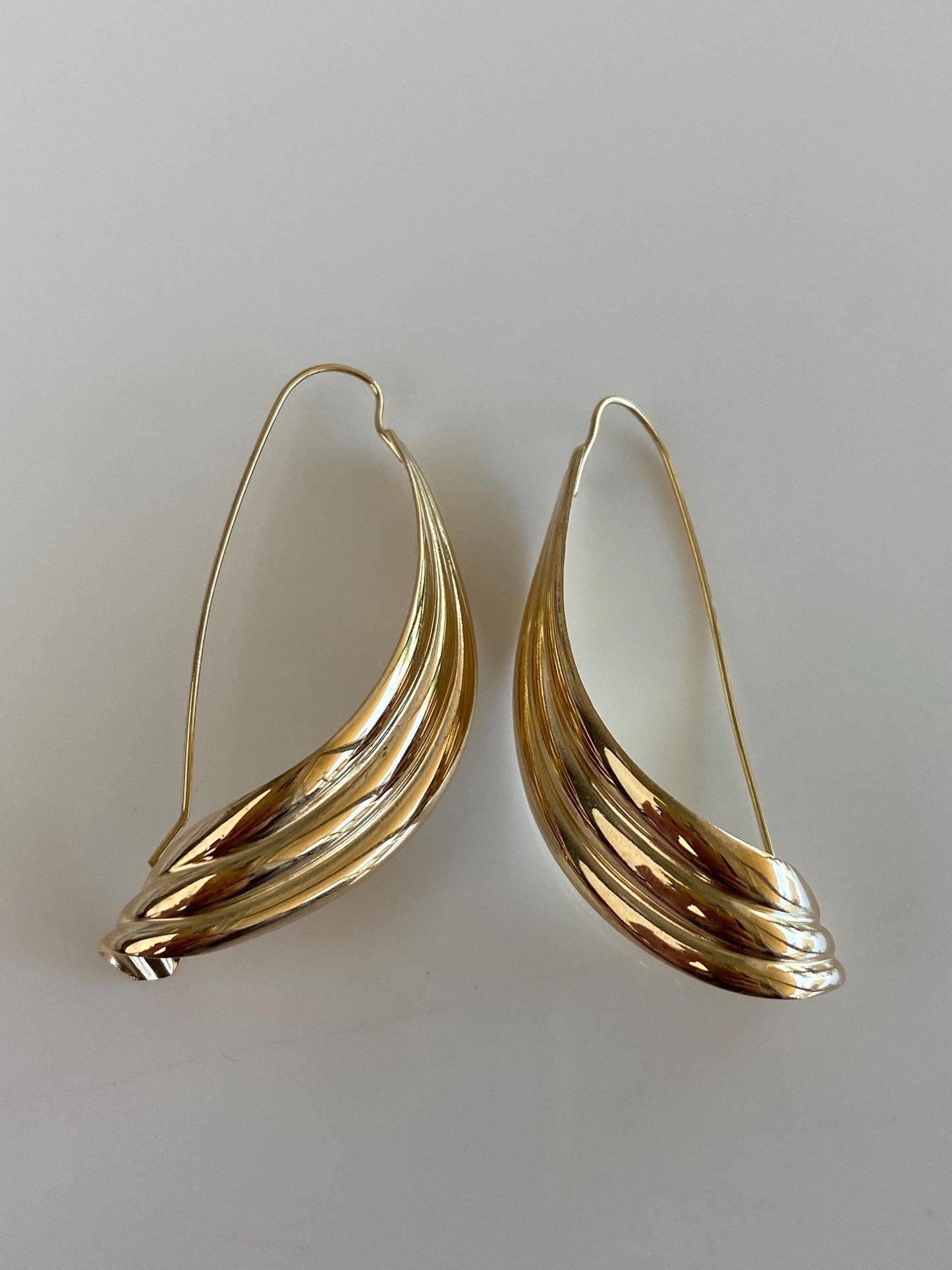 Vintage Solid 14k Yellow Gold Lined Twist Drop Earrings