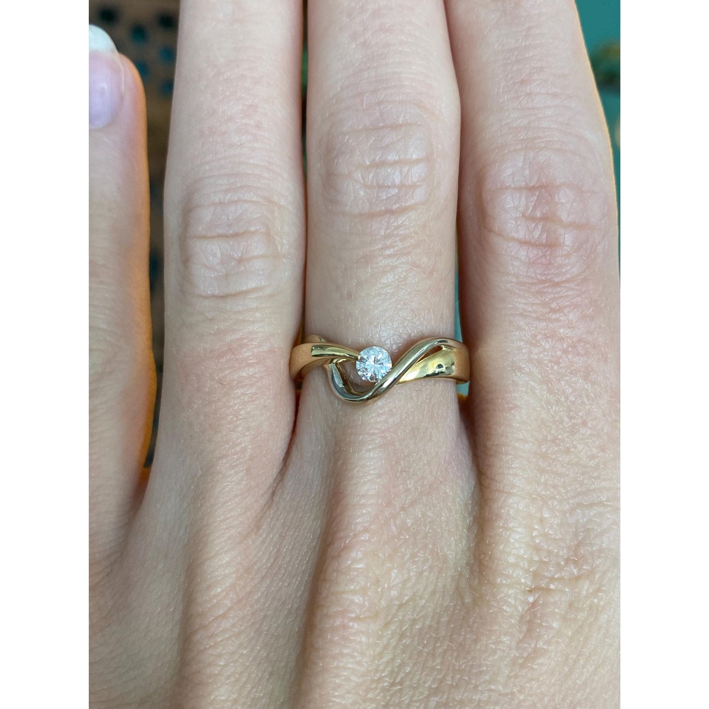 Vintage Solid 18k Yellow & White Gold Diamond Ring Band - Size 7.25