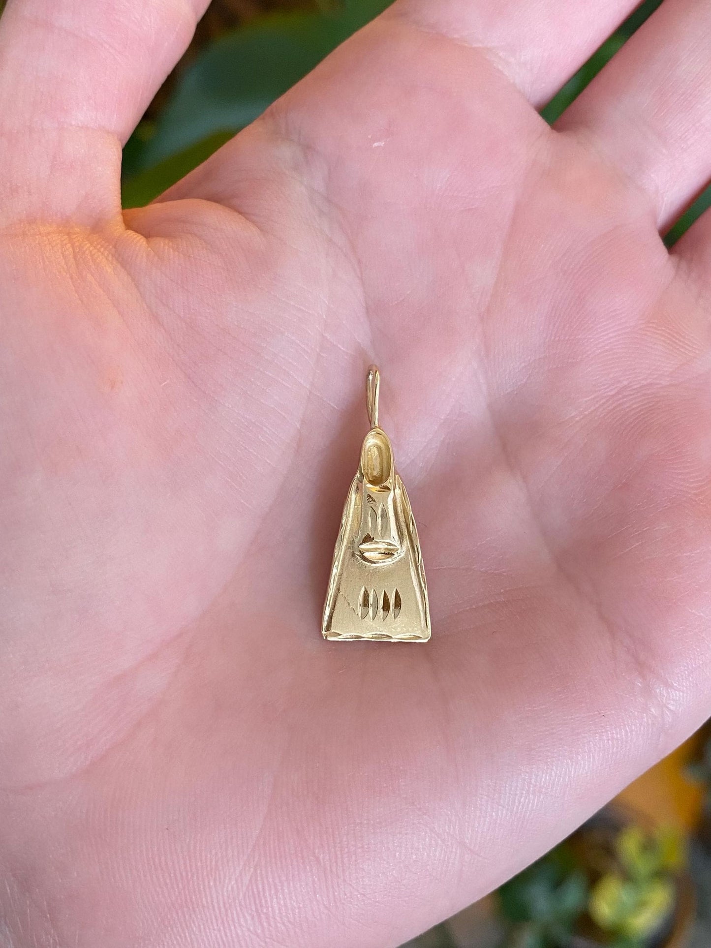 Vintage Solid 14k Yellow Gold Diamond Cut Swim Fin Charm
