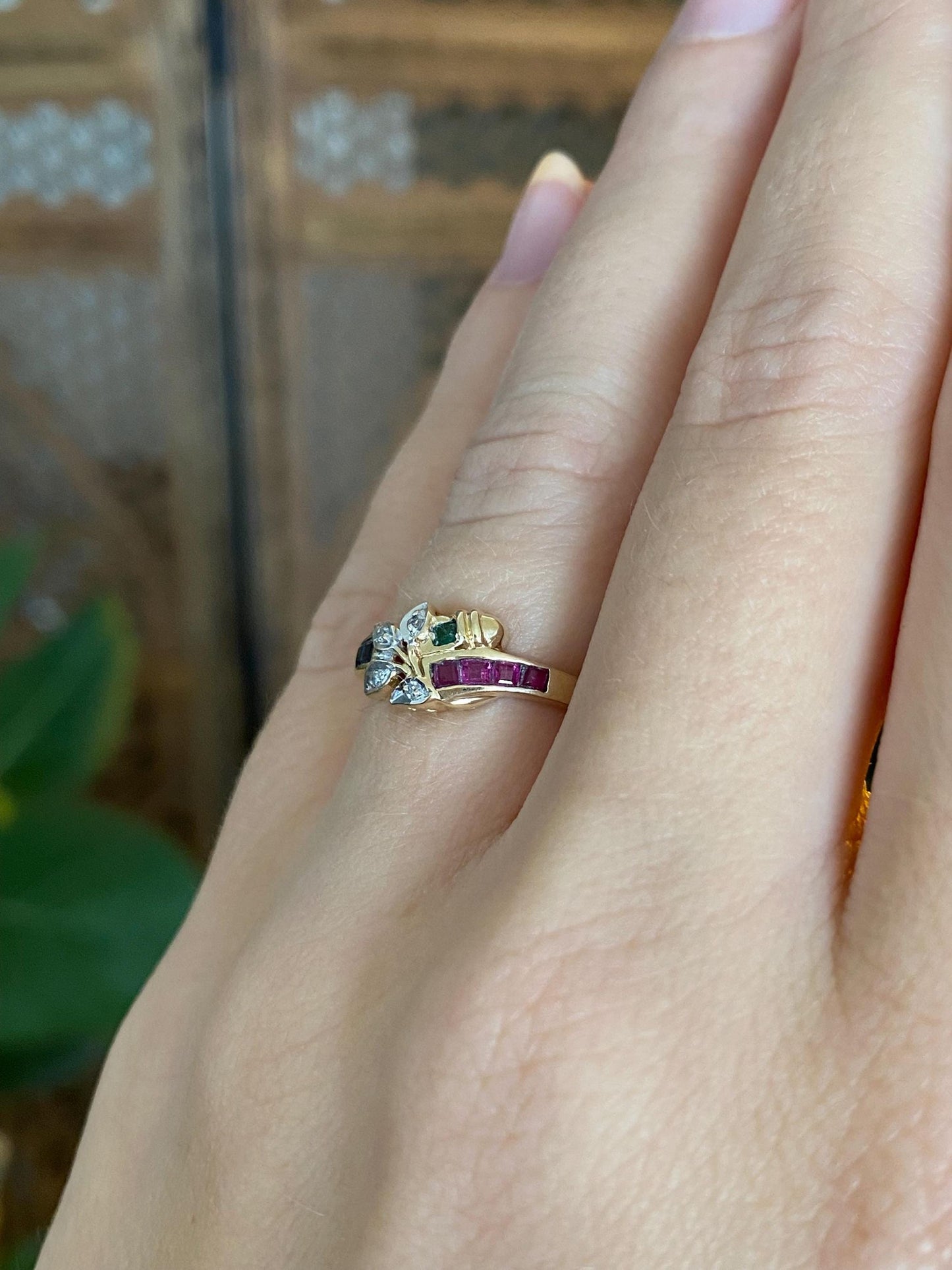 Vintage Solid 14k White & Yellow Gold Clear Sapphire Ruby Blue Spinel Emerald Ring - Size 5.25