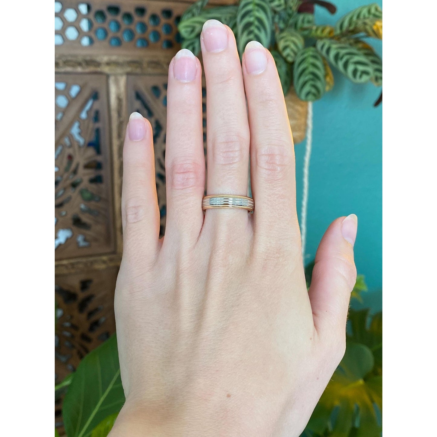 Vintage Solid 14k White & Yellow Gold Lined Ring Band - Size 8.25-8.5