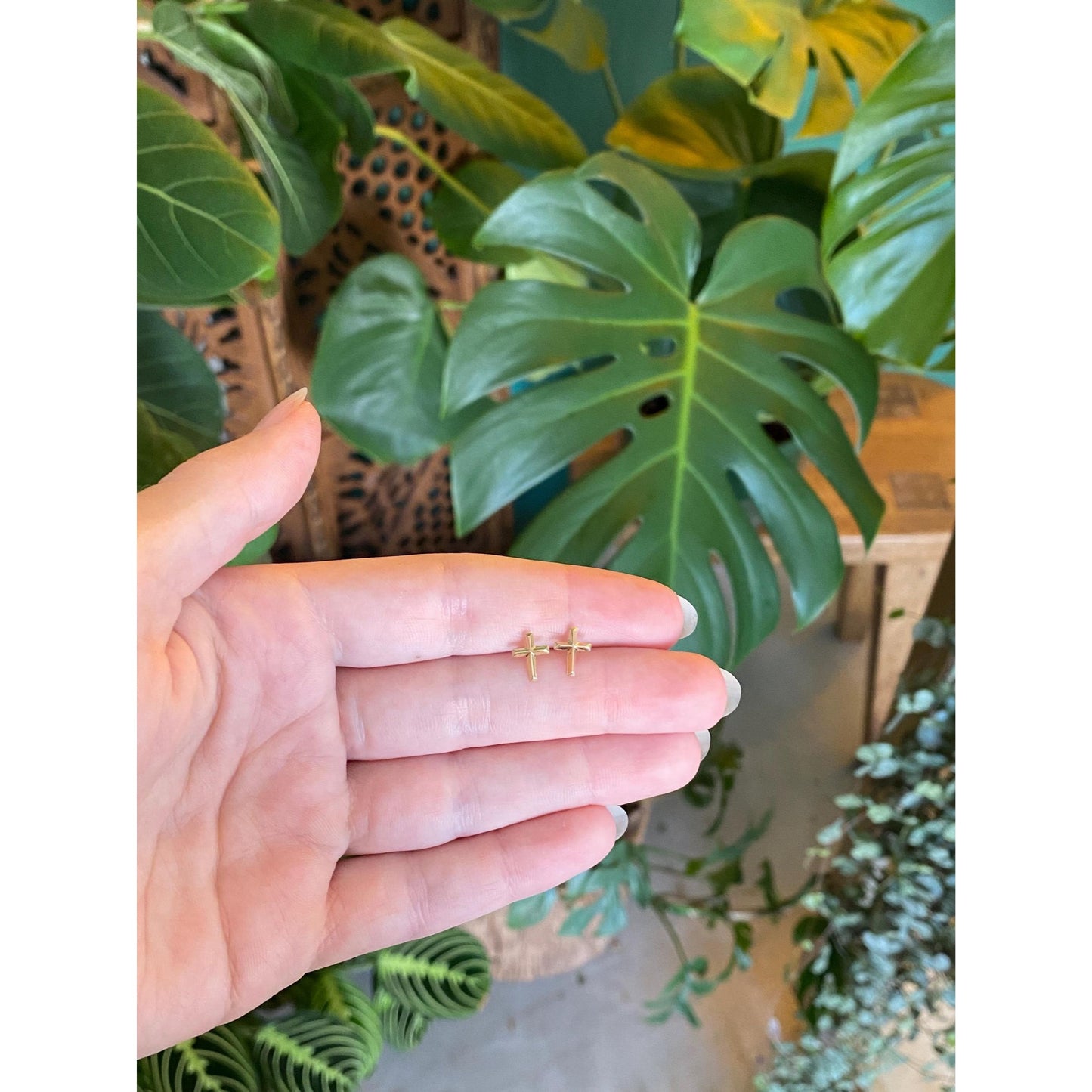 Vintage Solid 14k Yellow Gold Cross Stud Earrings