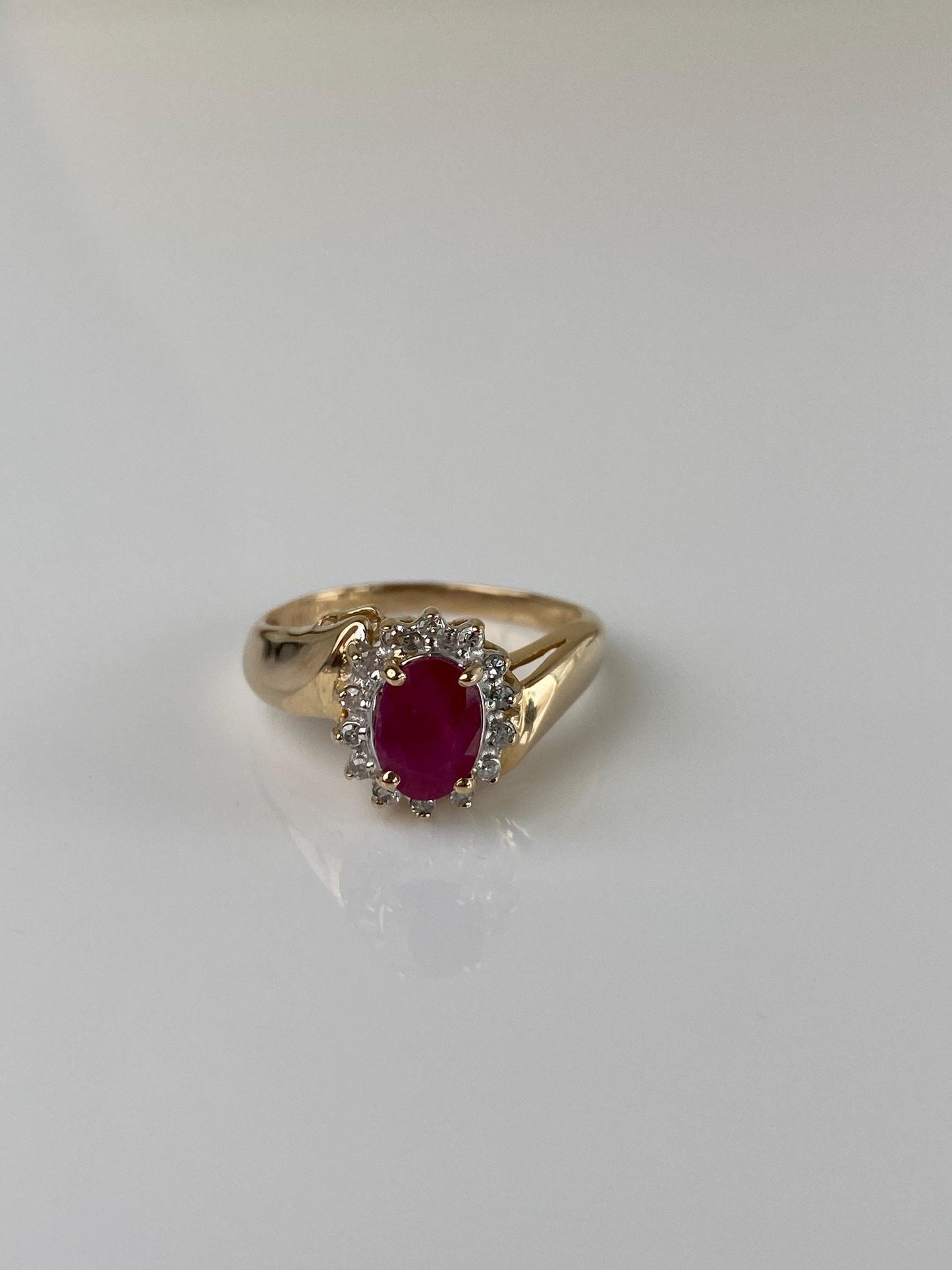 Vintage Solid 14k Yellow Gold Diamond Halo Ruby Twist Ring - Size 6.75