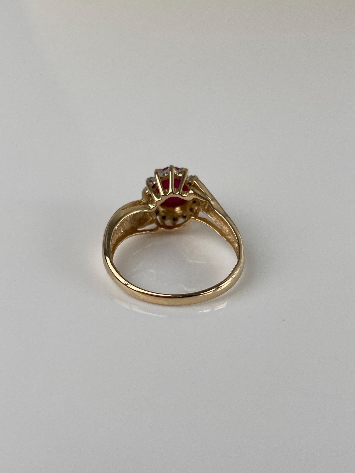Vintage Solid 14k Yellow Gold Diamond Halo Ruby Twist Ring - Size 6.75
