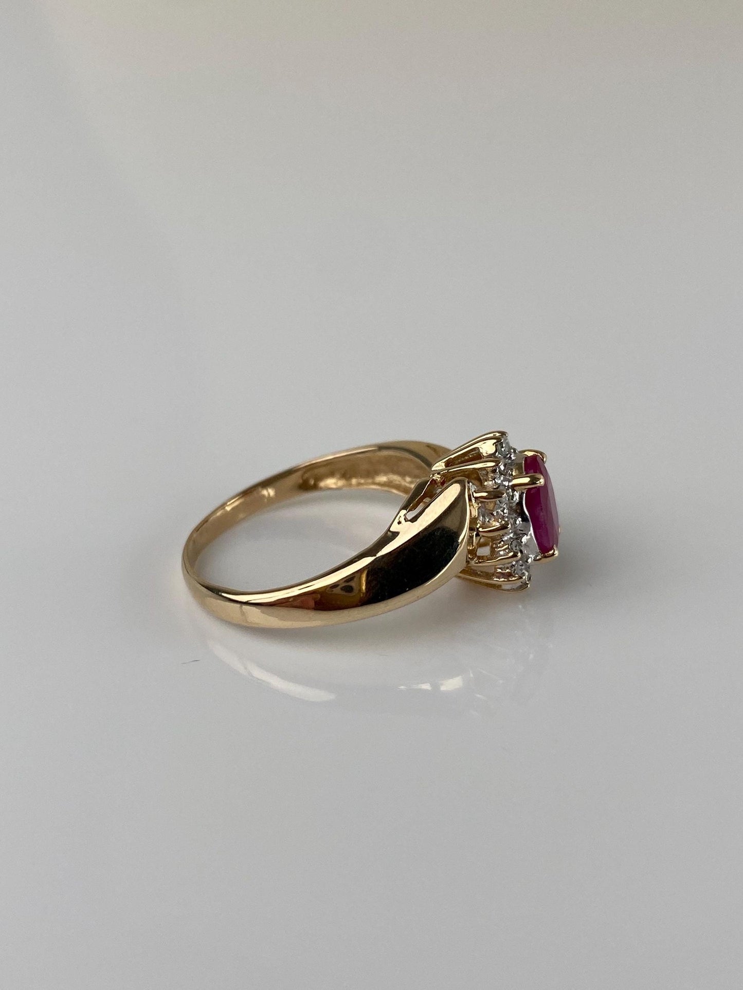 Vintage Solid 14k Yellow Gold Diamond Halo Ruby Twist Ring - Size 6.75