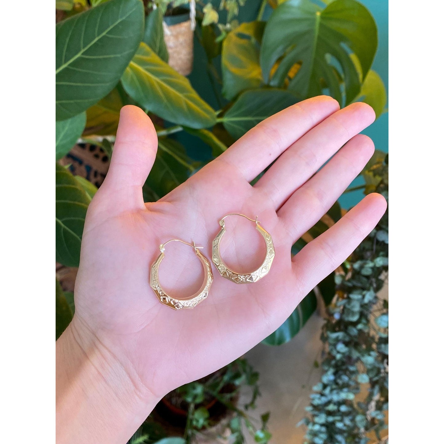 Vintage 10k Yellow Gold Pattern Hoop Earrings