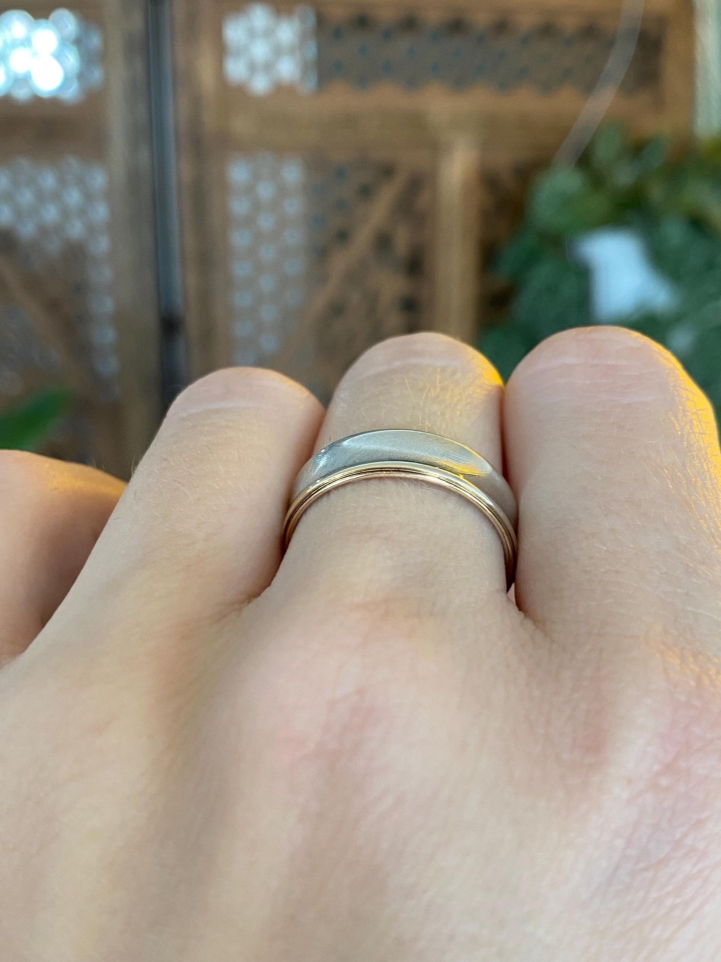 Vintage Solid 14k White & Yellow Gold Inverted Ring Band - Size 8