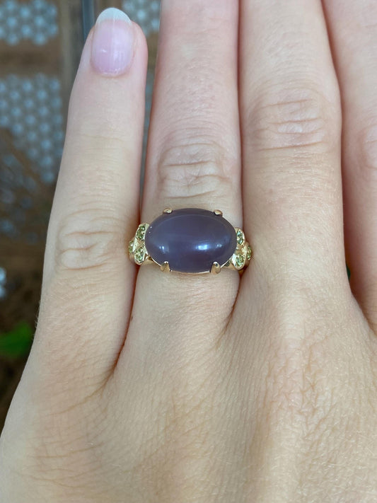 Solid 14k Yellow Gold Lavender Chalcedony Cabochon Peridot Ring - Size 4.75