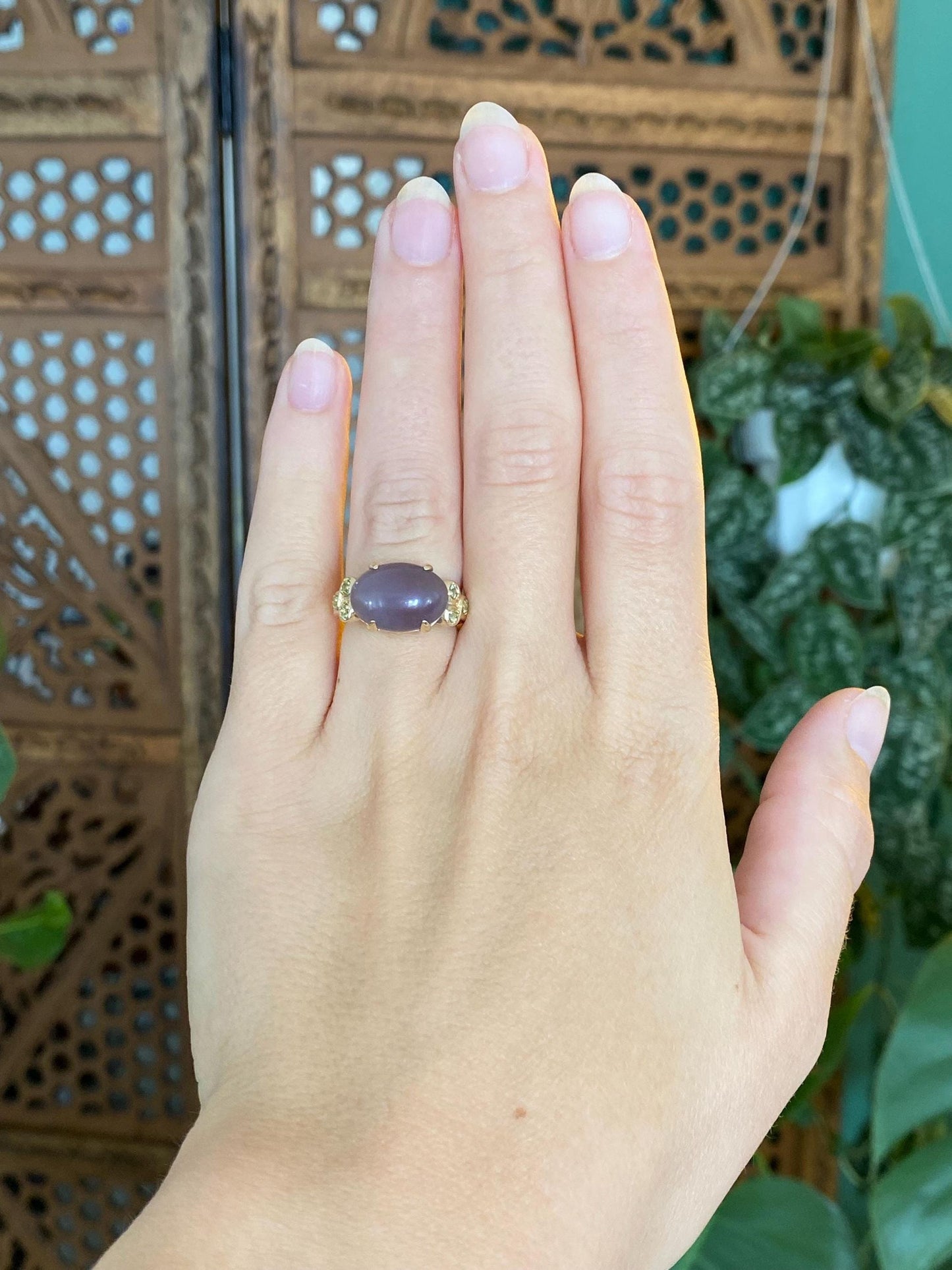 Solid 14k Yellow Gold Lavender Chalcedony Cabochon Peridot Ring - Size 4.75