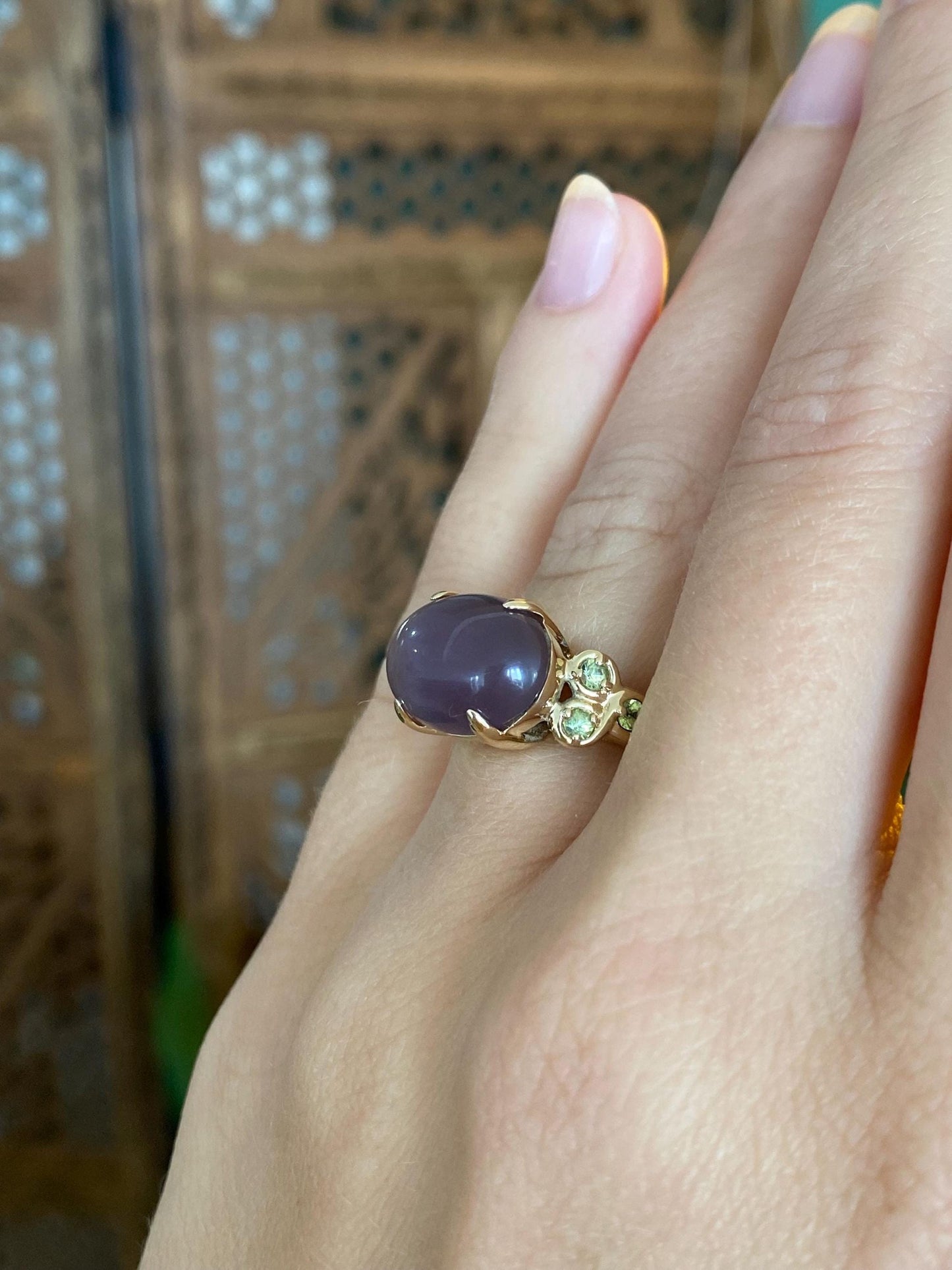 Solid 14k Yellow Gold Lavender Chalcedony Cabochon Peridot Ring - Size 4.75