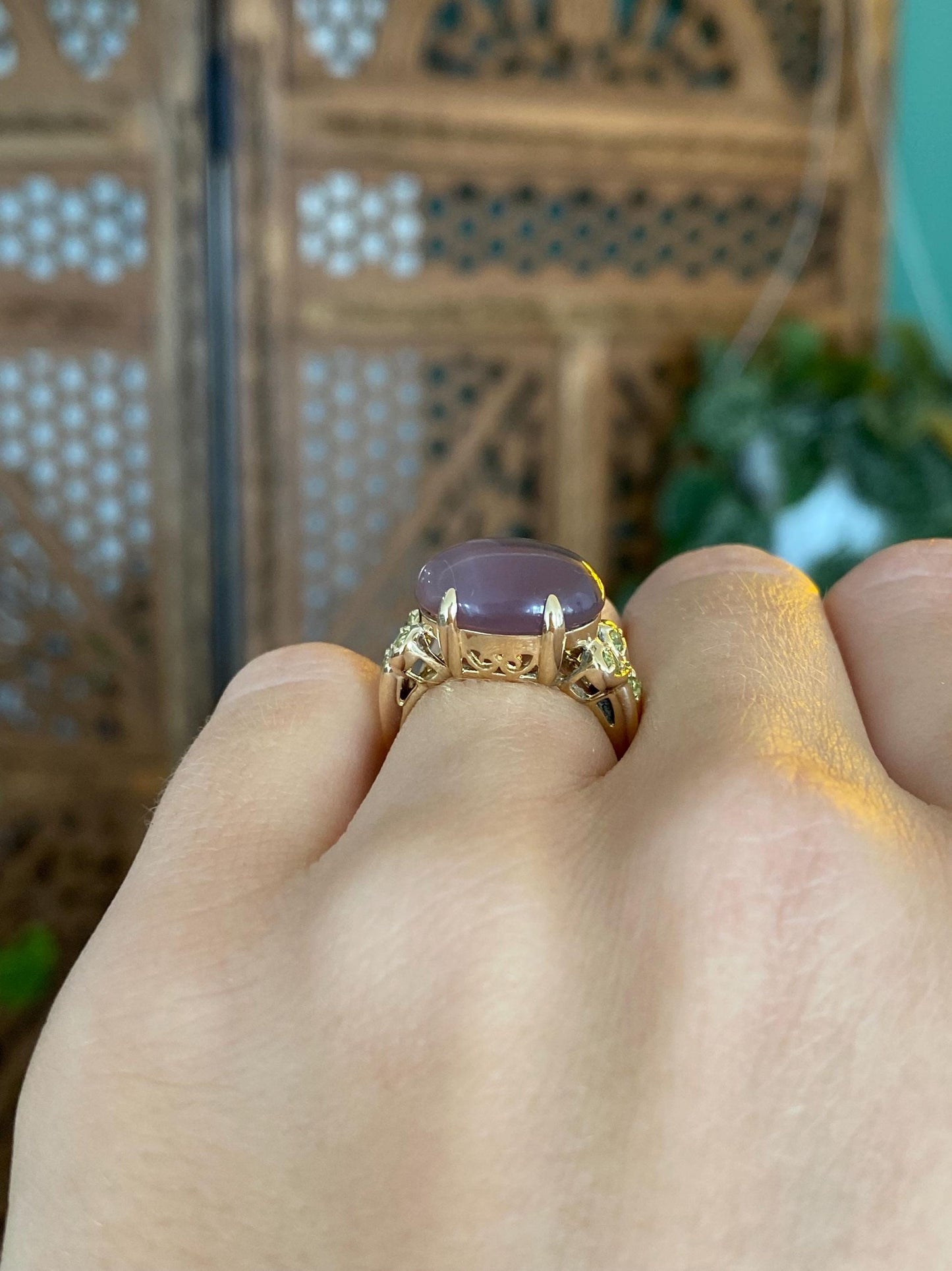 Solid 14k Yellow Gold Lavender Chalcedony Cabochon Peridot Ring - Size 4.75