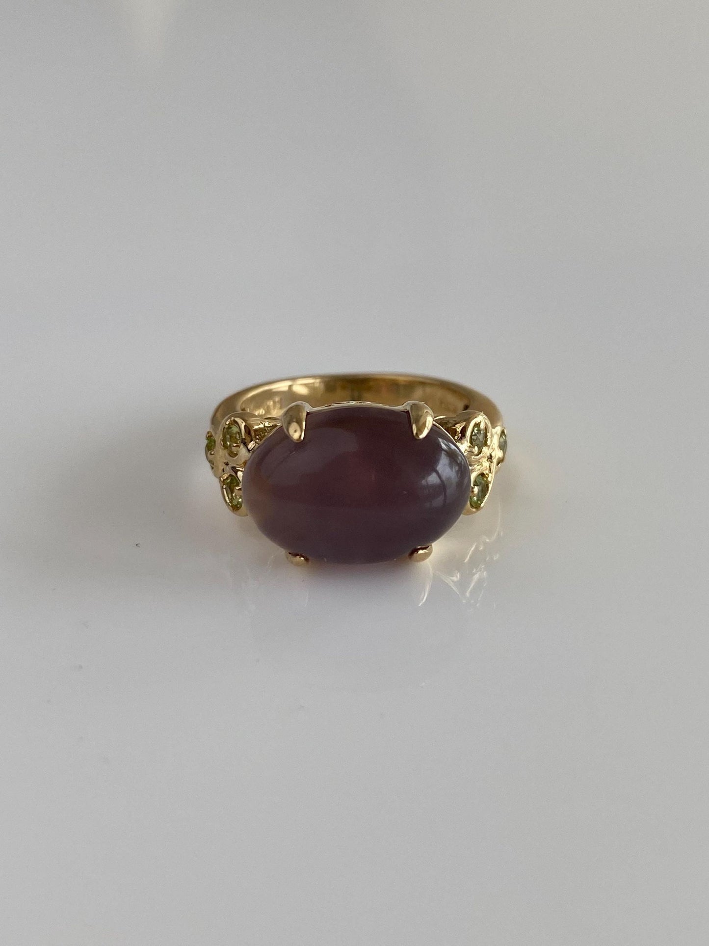 Solid 14k Yellow Gold Lavender Chalcedony Cabochon Peridot Ring - Size 4.75