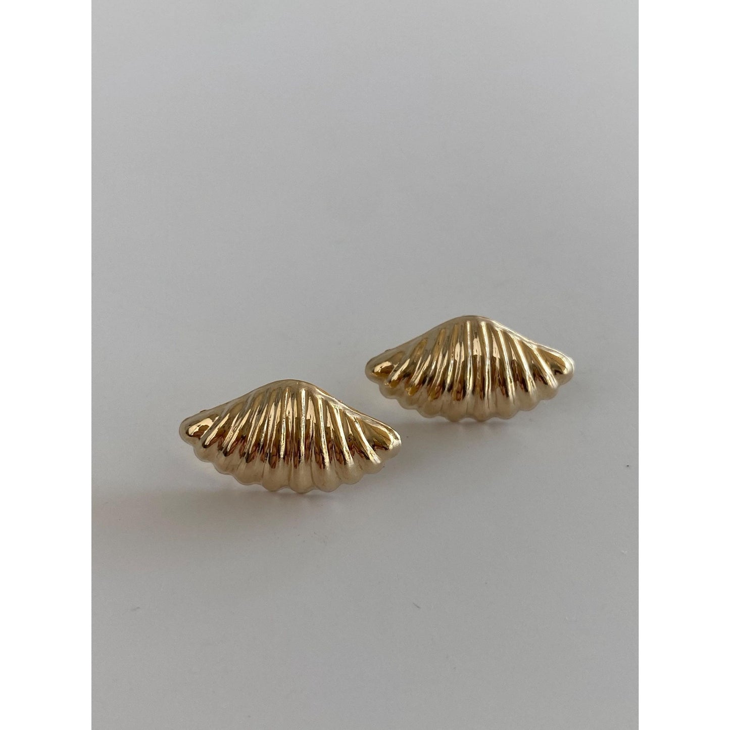 Vintage Solid 14k Yellow Gold Scalloped Fan Stud Earrings