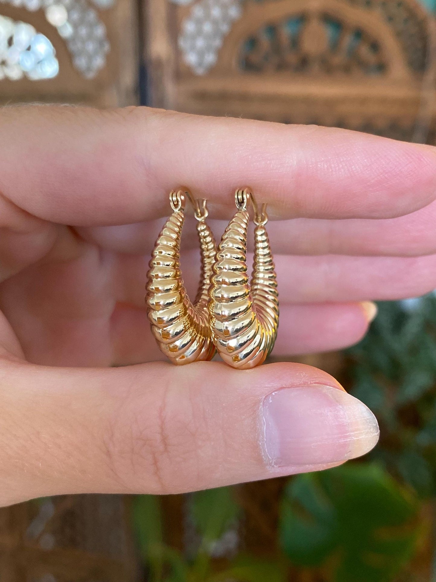 Vintage 14k Yellow Gold Scalloped Hoop Earrings