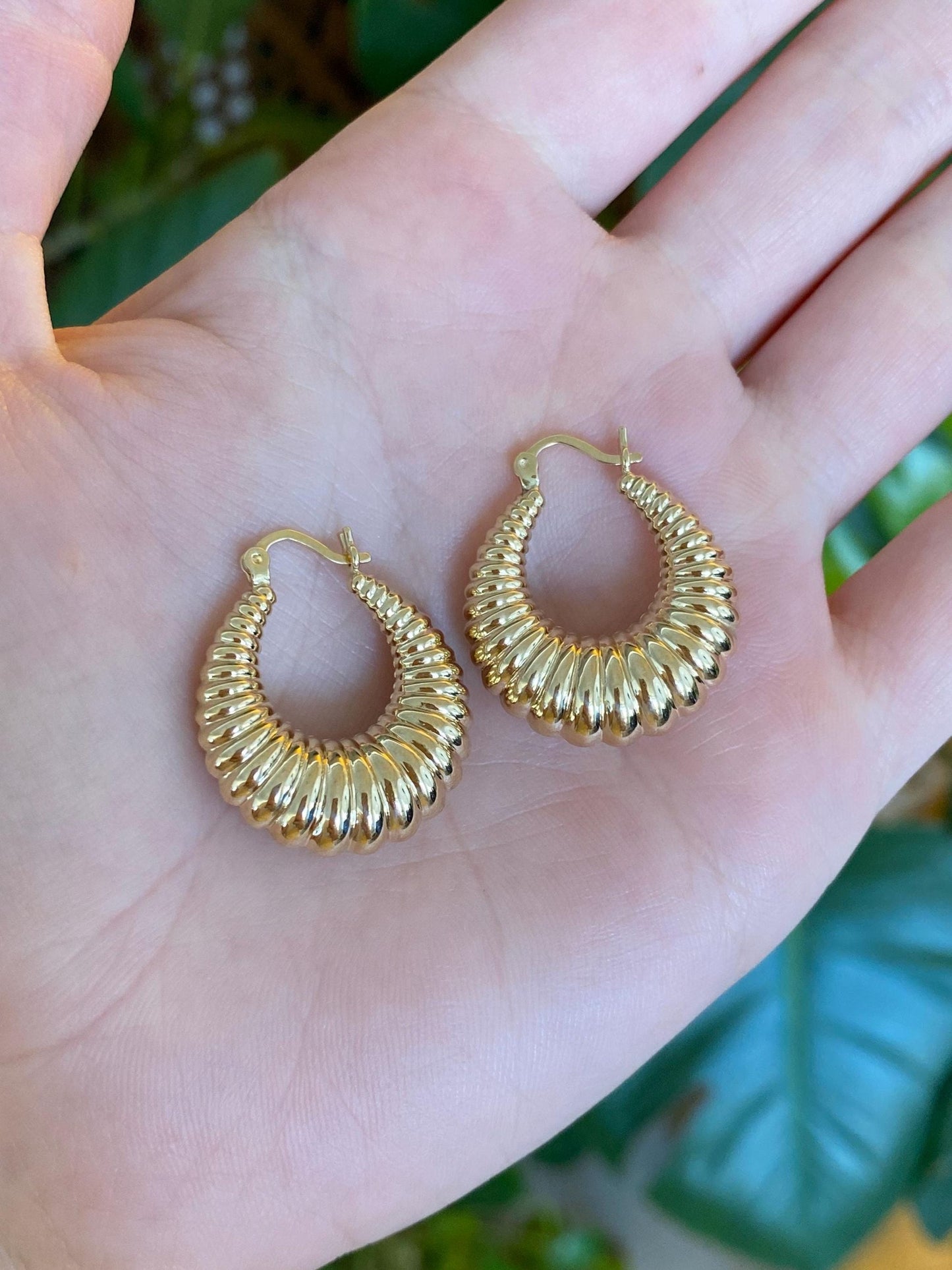 Vintage 14k Yellow Gold Scalloped Hoop Earrings