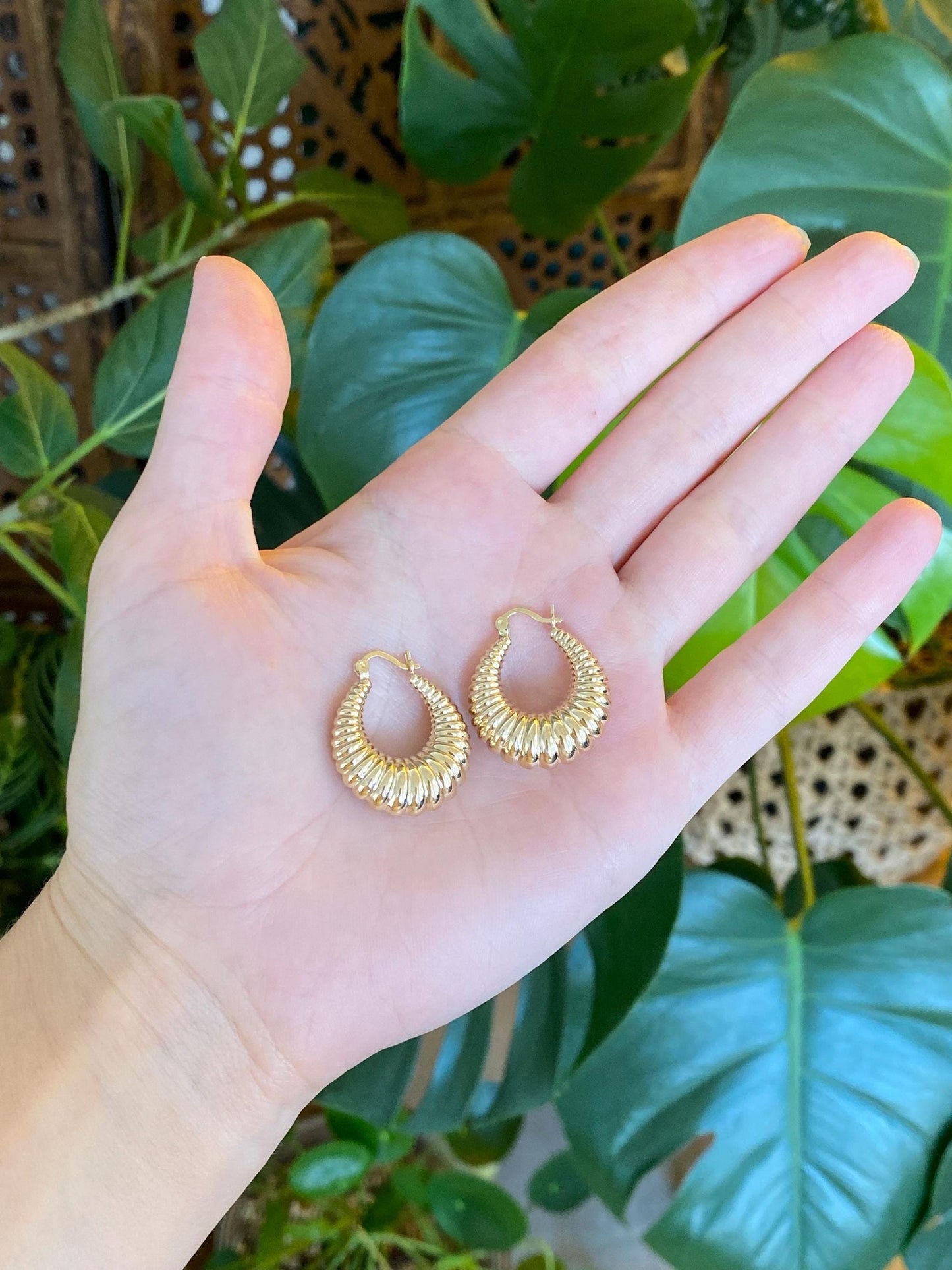 Vintage 14k Yellow Gold Scalloped Hoop Earrings