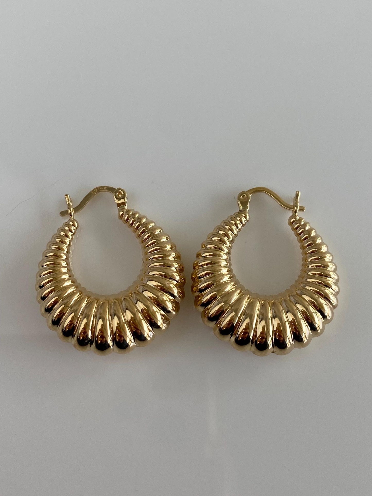 Vintage 14k Yellow Gold Scalloped Hoop Earrings
