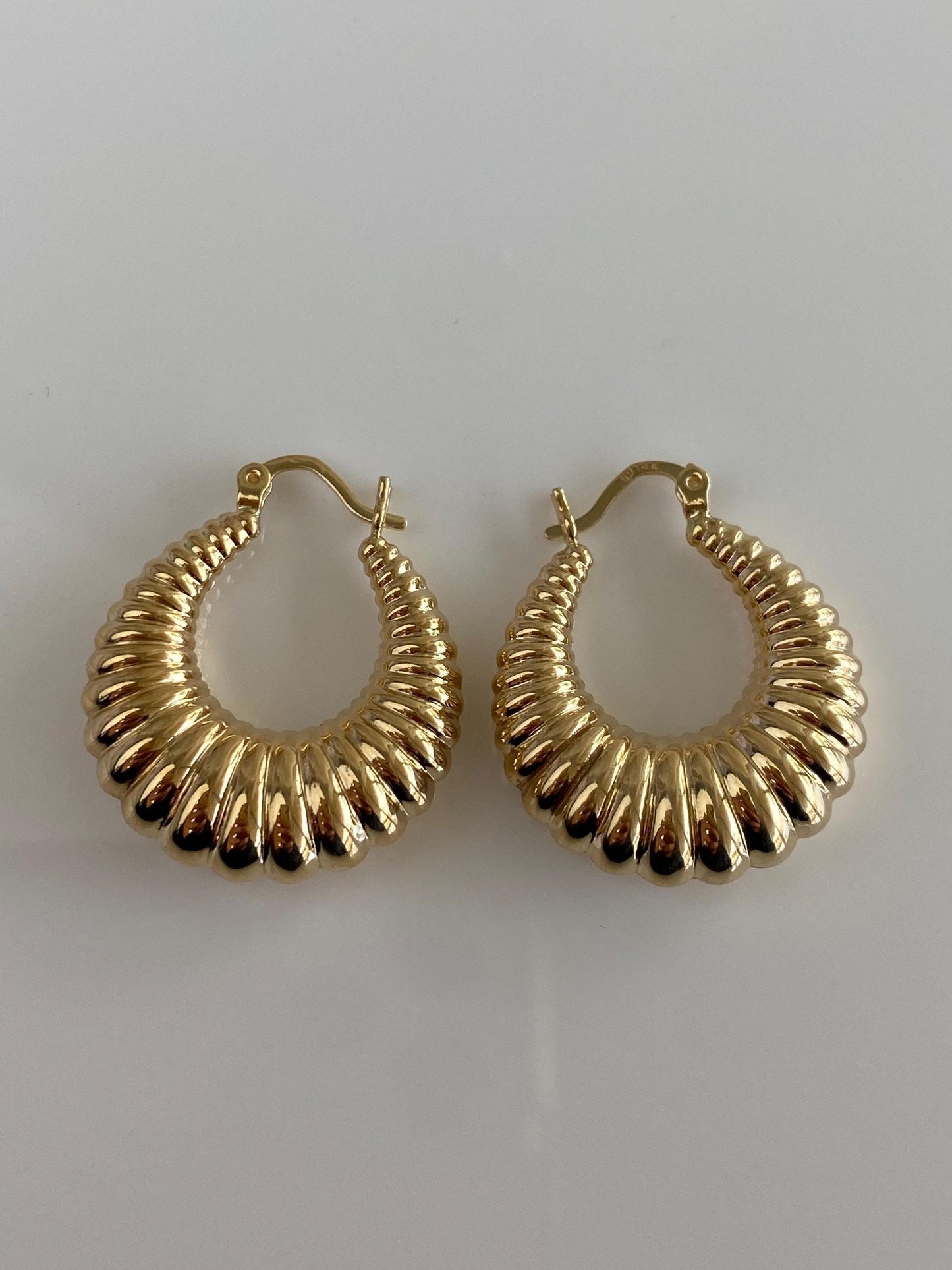 Vintage 14k Yellow Gold Scalloped Hoop Earrings