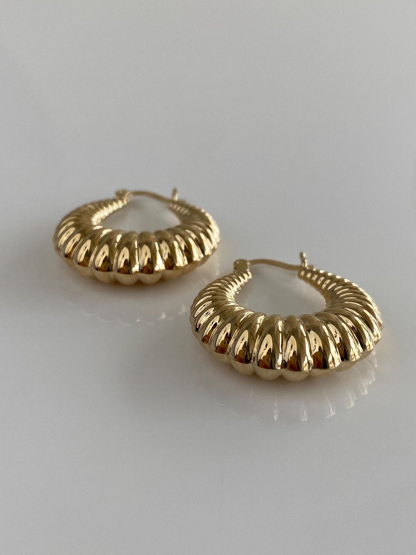 Vintage 14k Yellow Gold Scalloped Hoop Earrings