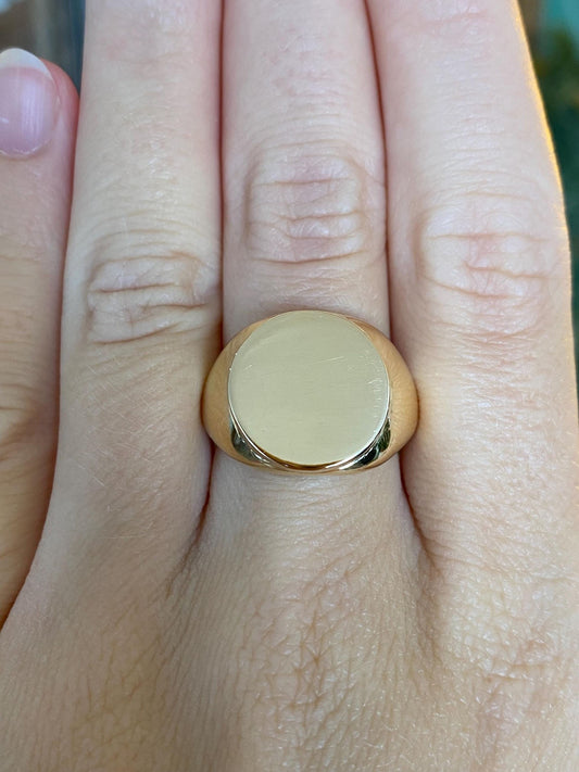 Vintage Solid 18k Yellow Gold Chunky Signet Ring - Size 7