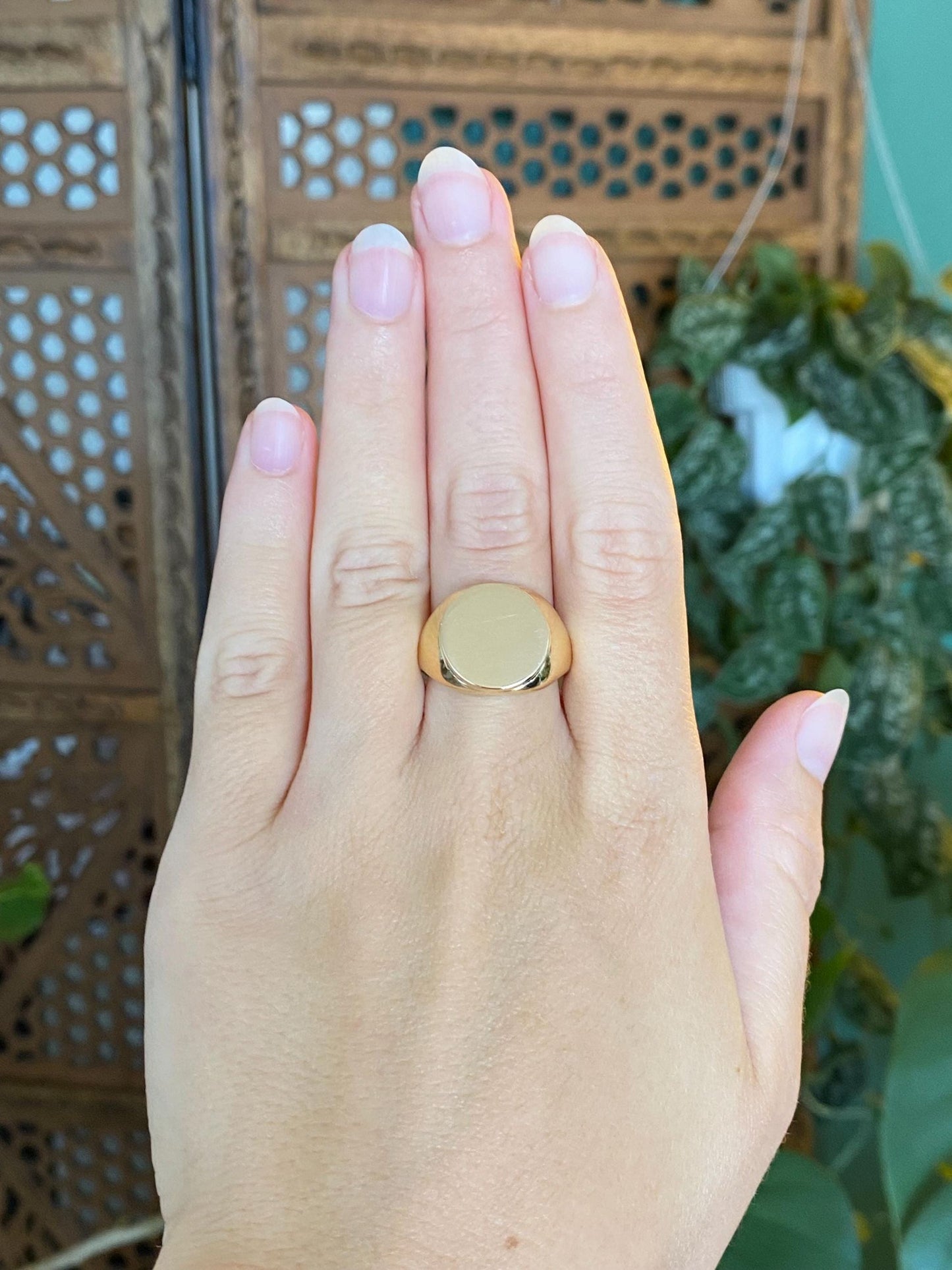 Vintage Solid 18k Yellow Gold Chunky Signet Ring - Size 7