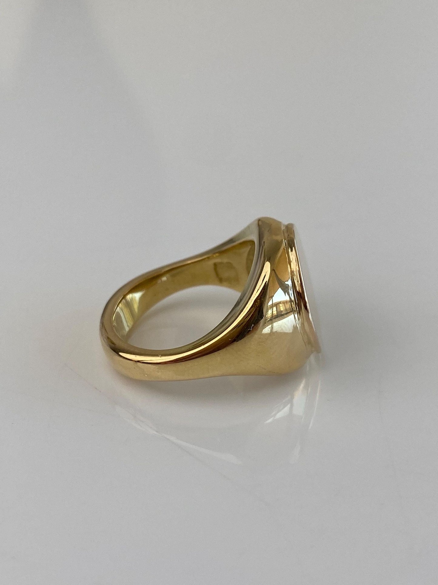 Vintage Solid 18k Yellow Gold Chunky Signet Ring - Size 7