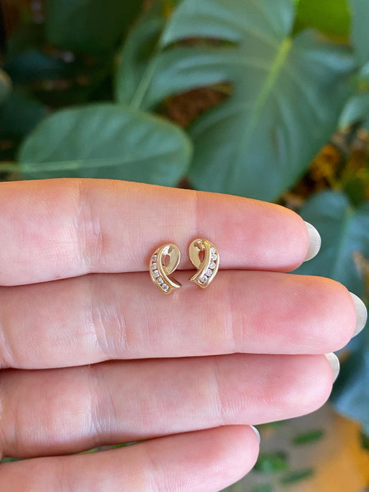 Vintage Solid 14k Yellow Gold Diamond Stud Earrings
