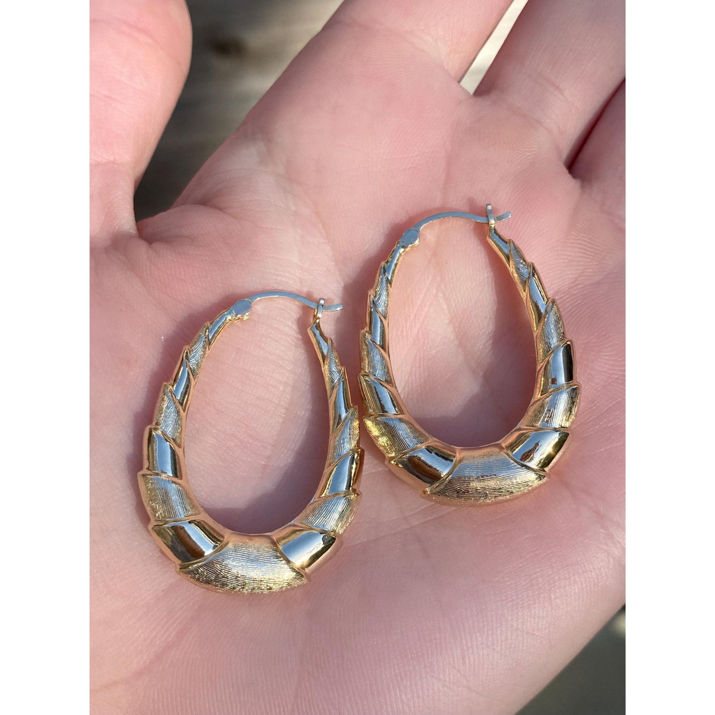Vintage 14k Yellow Gold Satin Scaled Oval Hoop Earrings
