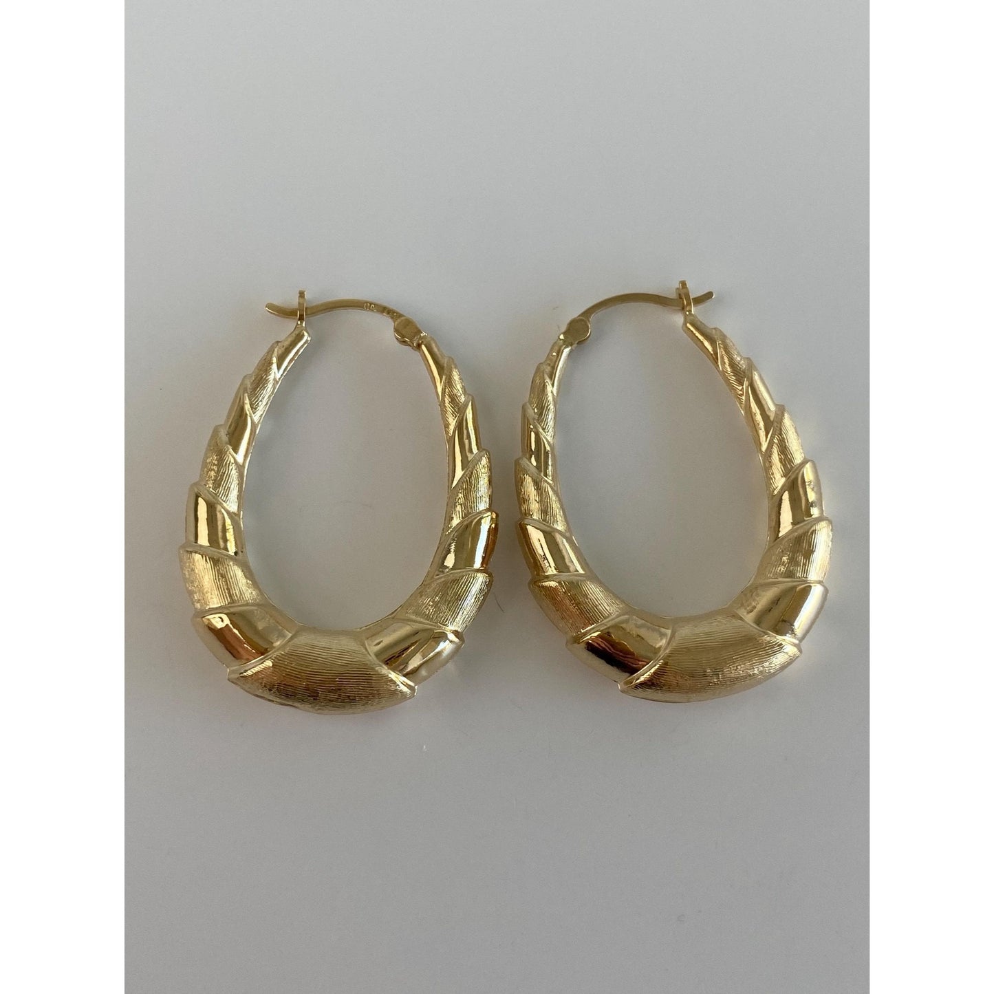 Vintage 14k Yellow Gold Satin Scaled Oval Hoop Earrings