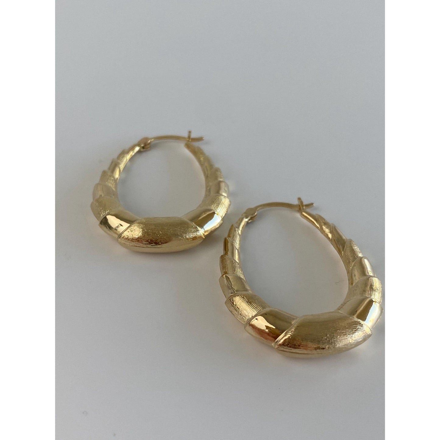 Vintage 14k Yellow Gold Satin Scaled Oval Hoop Earrings