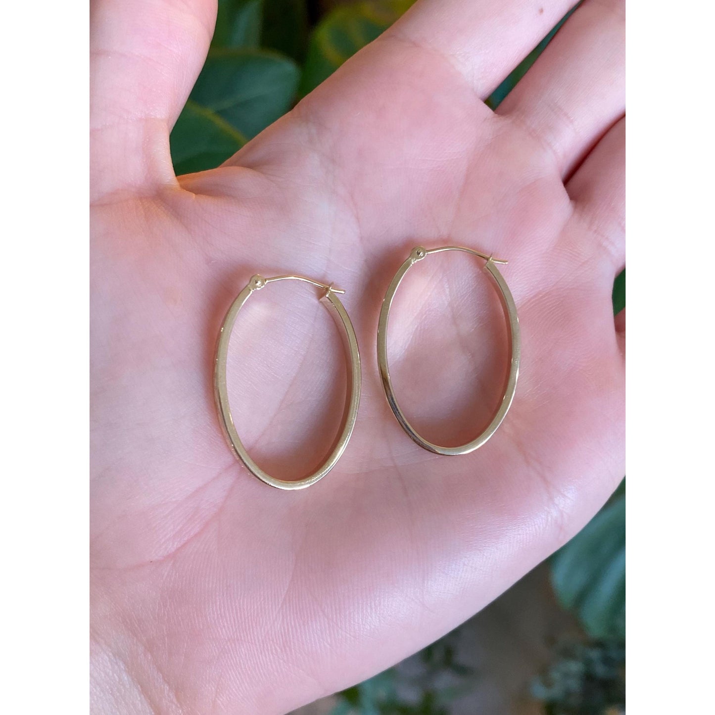 Vintage 14k Yellow Gold Diamond Cut Oval Hoop Earrings