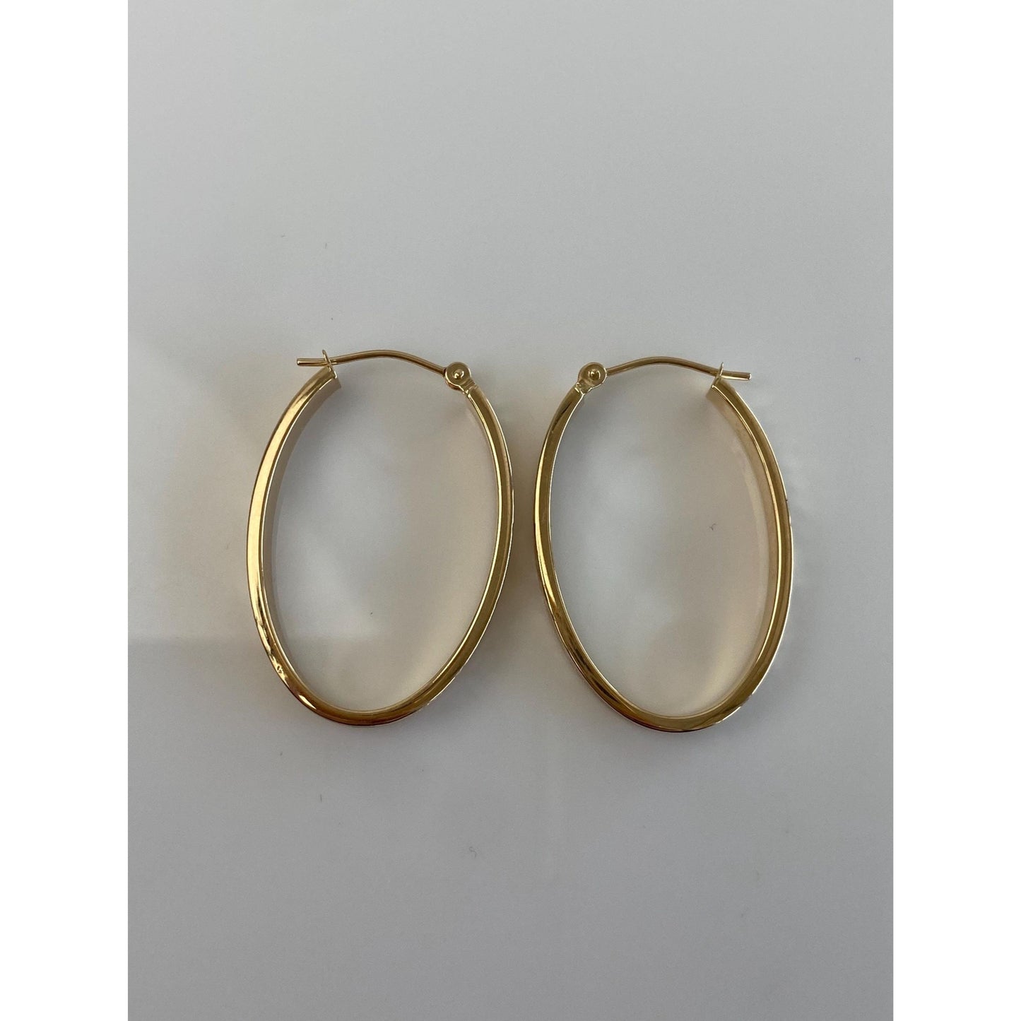 Vintage 14k Yellow Gold Diamond Cut Oval Hoop Earrings