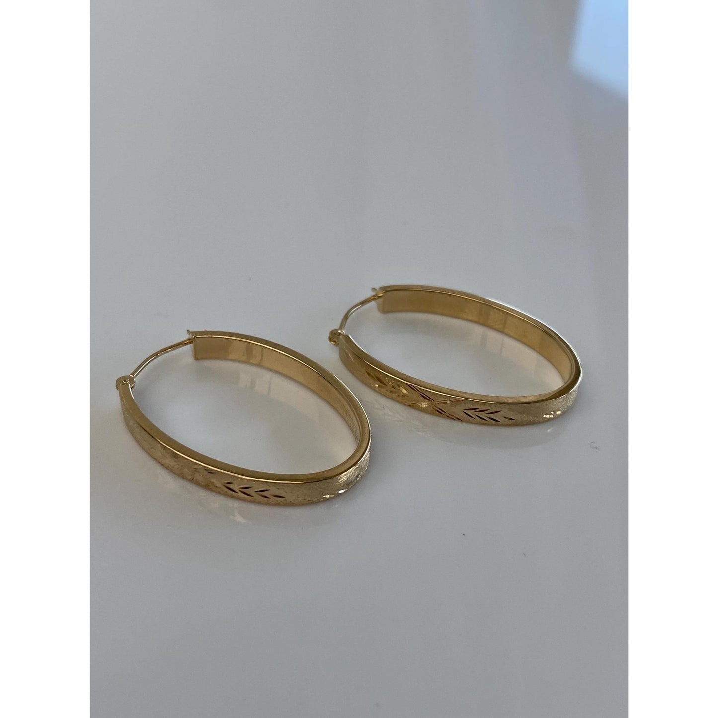 Vintage 14k Yellow Gold Diamond Cut Oval Hoop Earrings