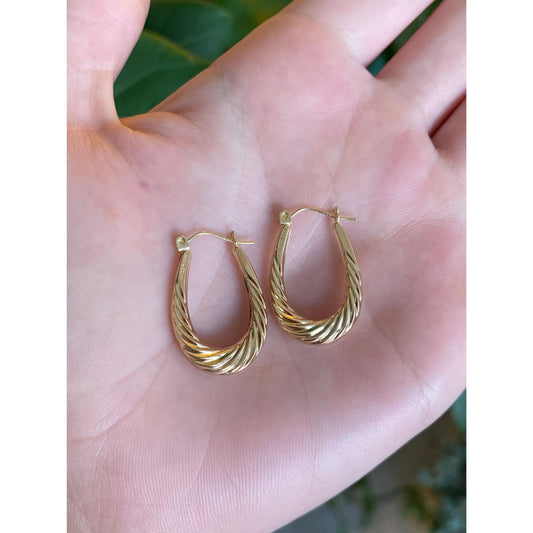 Vintage 14k Yellow Gold Scalloped Oval Hoop Earrings
