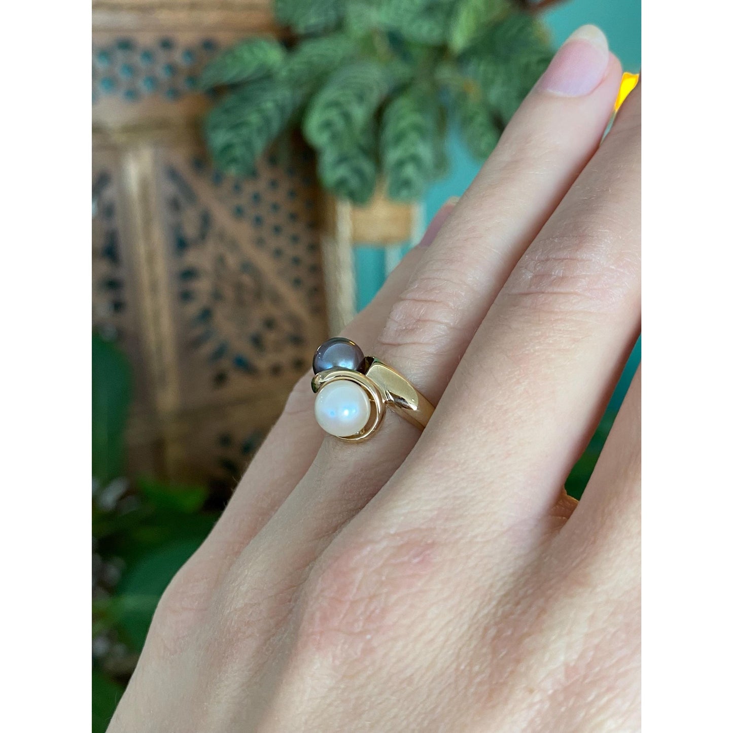 Vintage Solid 14k Yellow Gold White & Peacock Pearls Twist Ring - Size 5