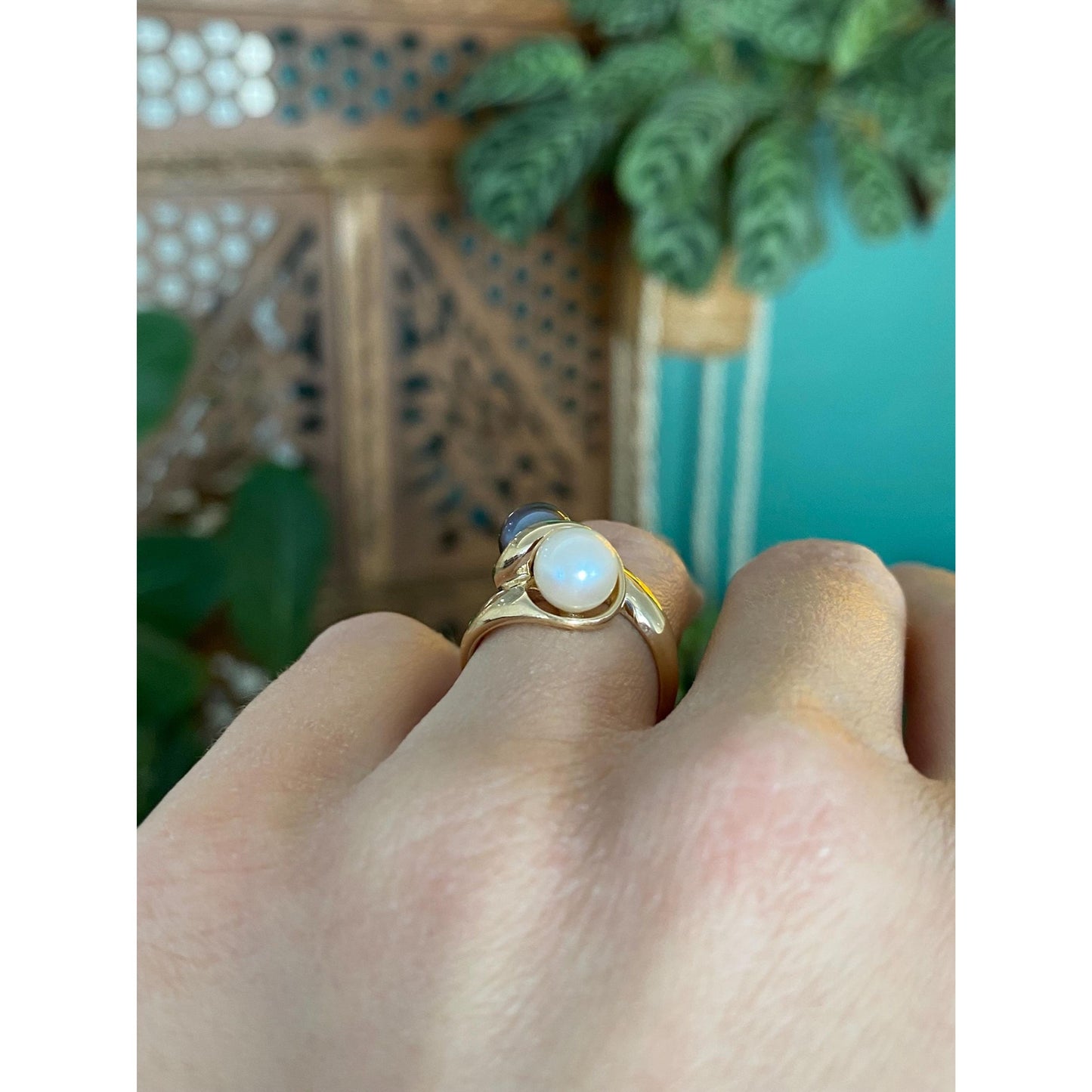 Vintage Solid 14k Yellow Gold White & Peacock Pearls Twist Ring - Size 5