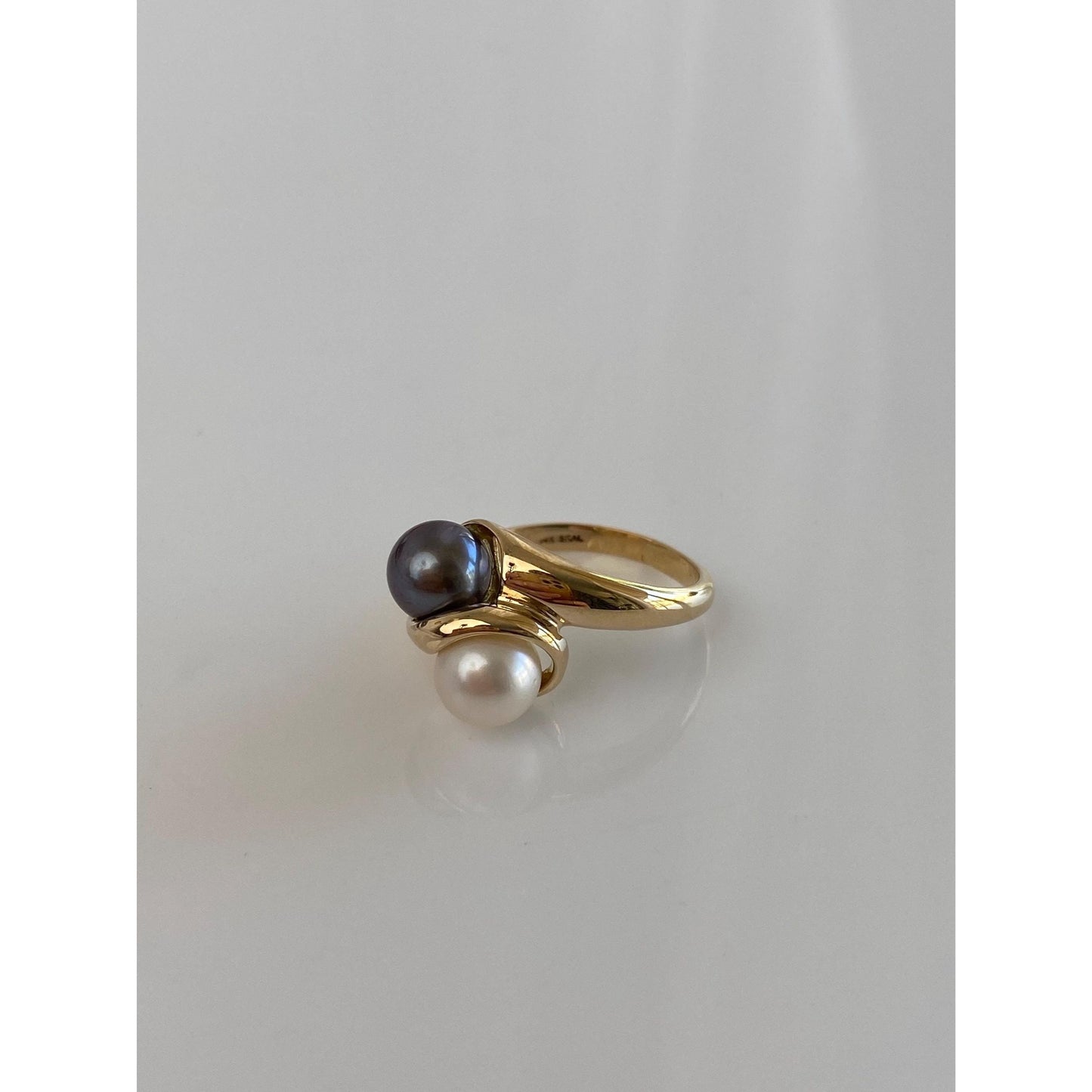 Vintage Solid 14k Yellow Gold White & Peacock Pearls Twist Ring - Size 5